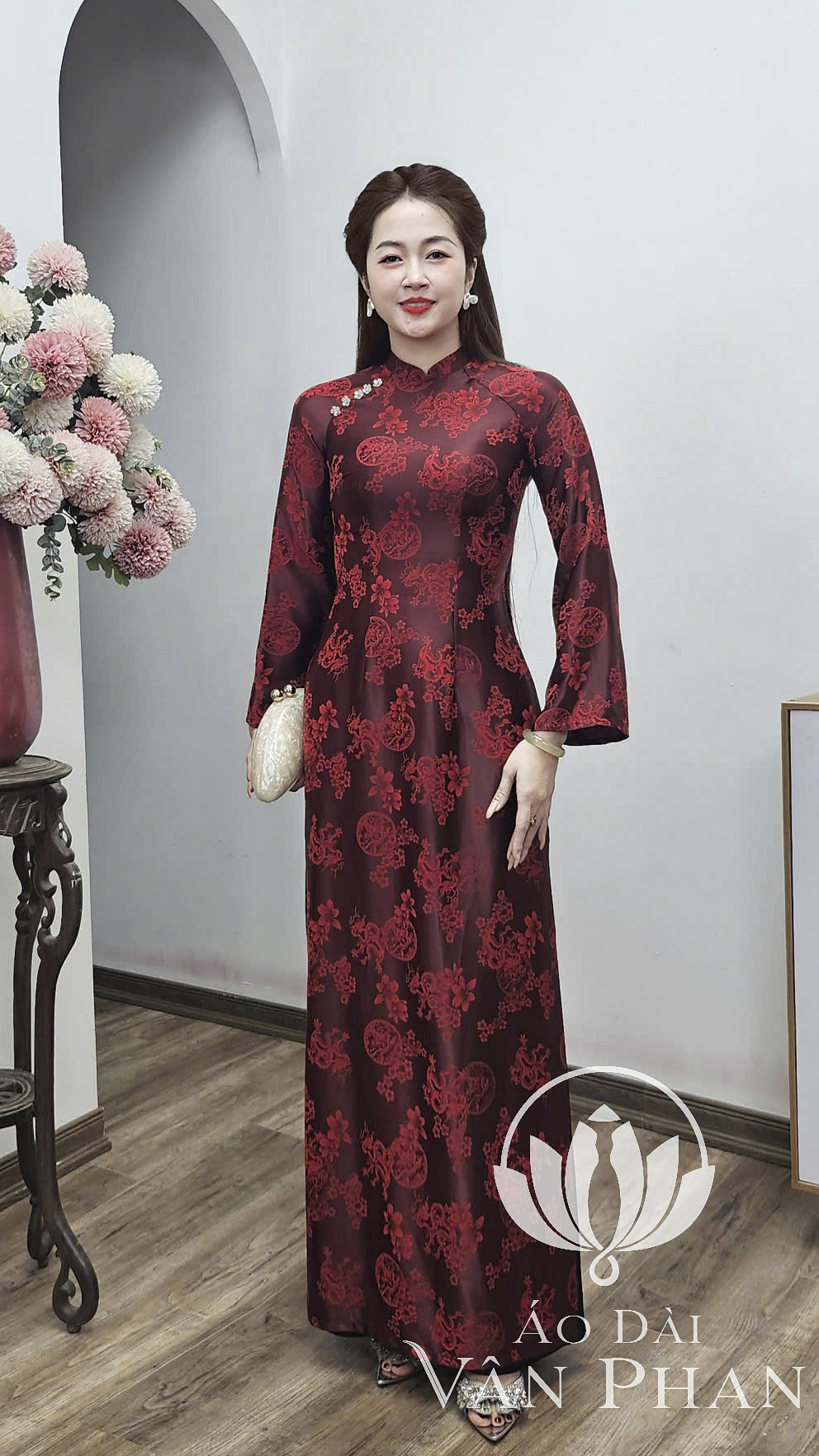 A3169 áo dài cổ 2p tay dài loe gấm đỏ đô