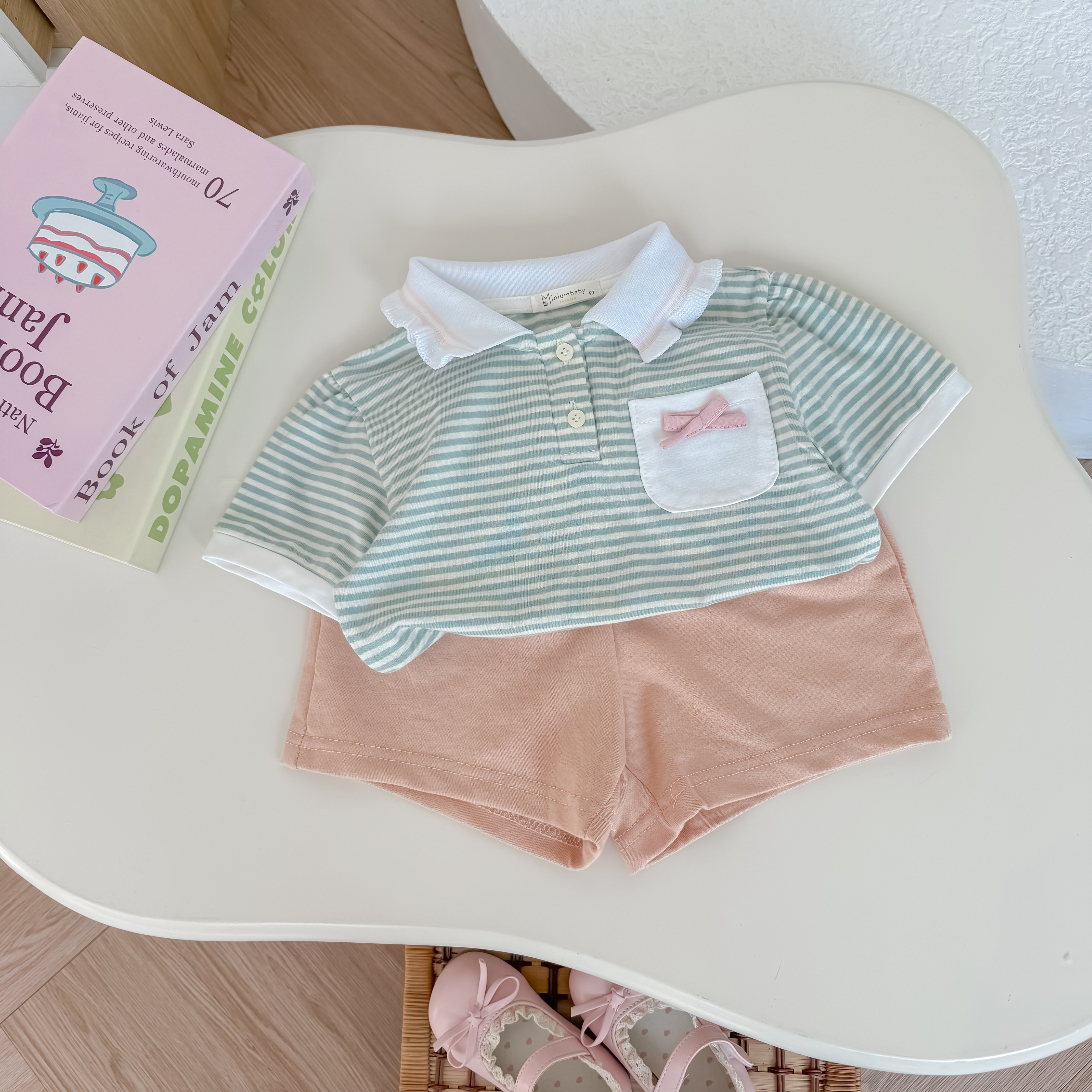 SB2304-bộ cộc cổ bèo túi ngực đính nơ kẻ xanh