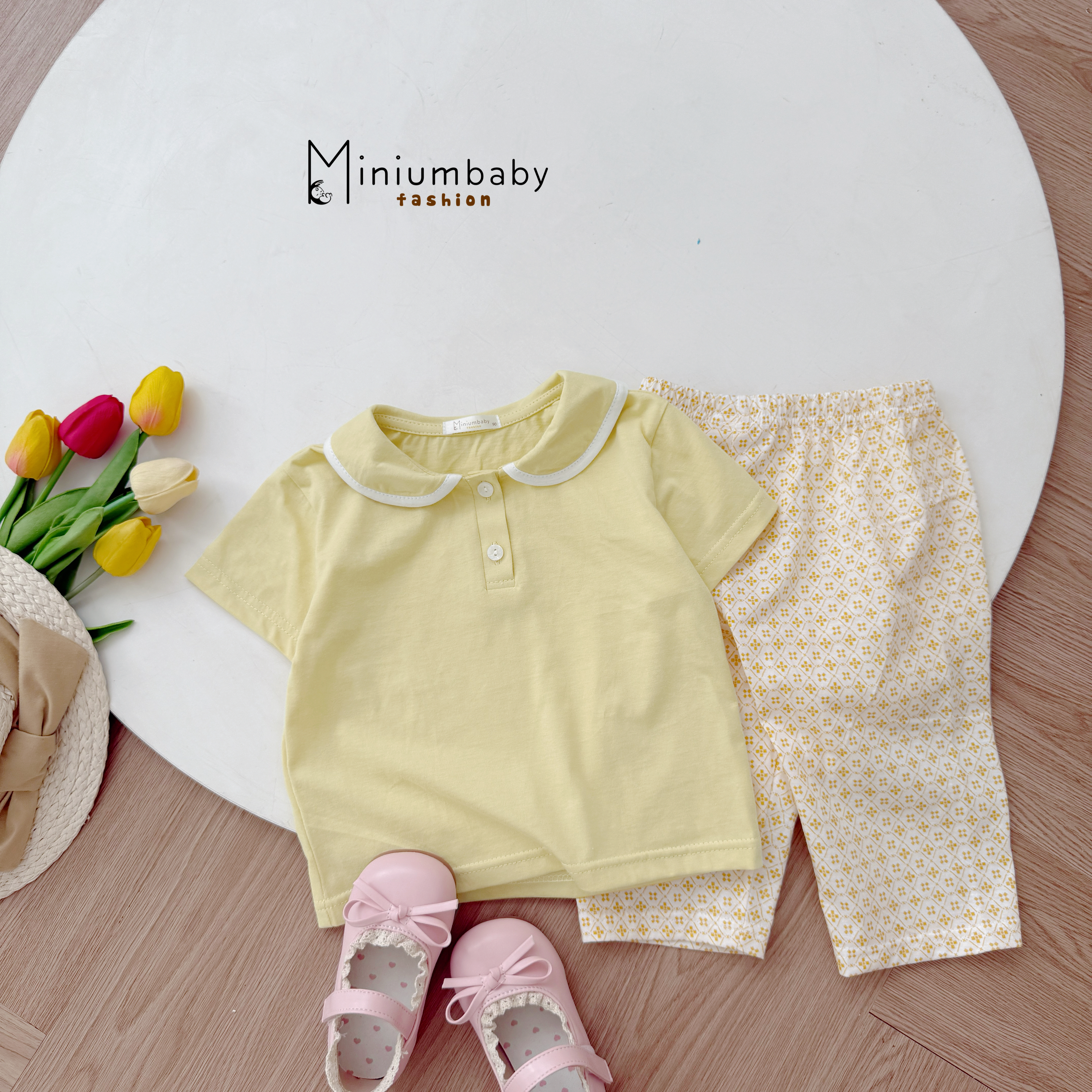 SB2105- bộc cộc cổ sen phối viền cổ, quần lửng hoa vàng