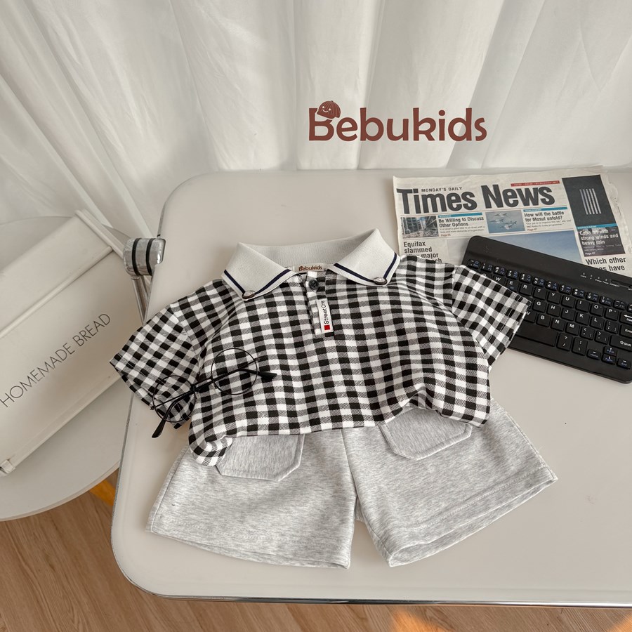 SB2334- bộ polo bé trai phối viền cổ, logo đính nẹp karo1