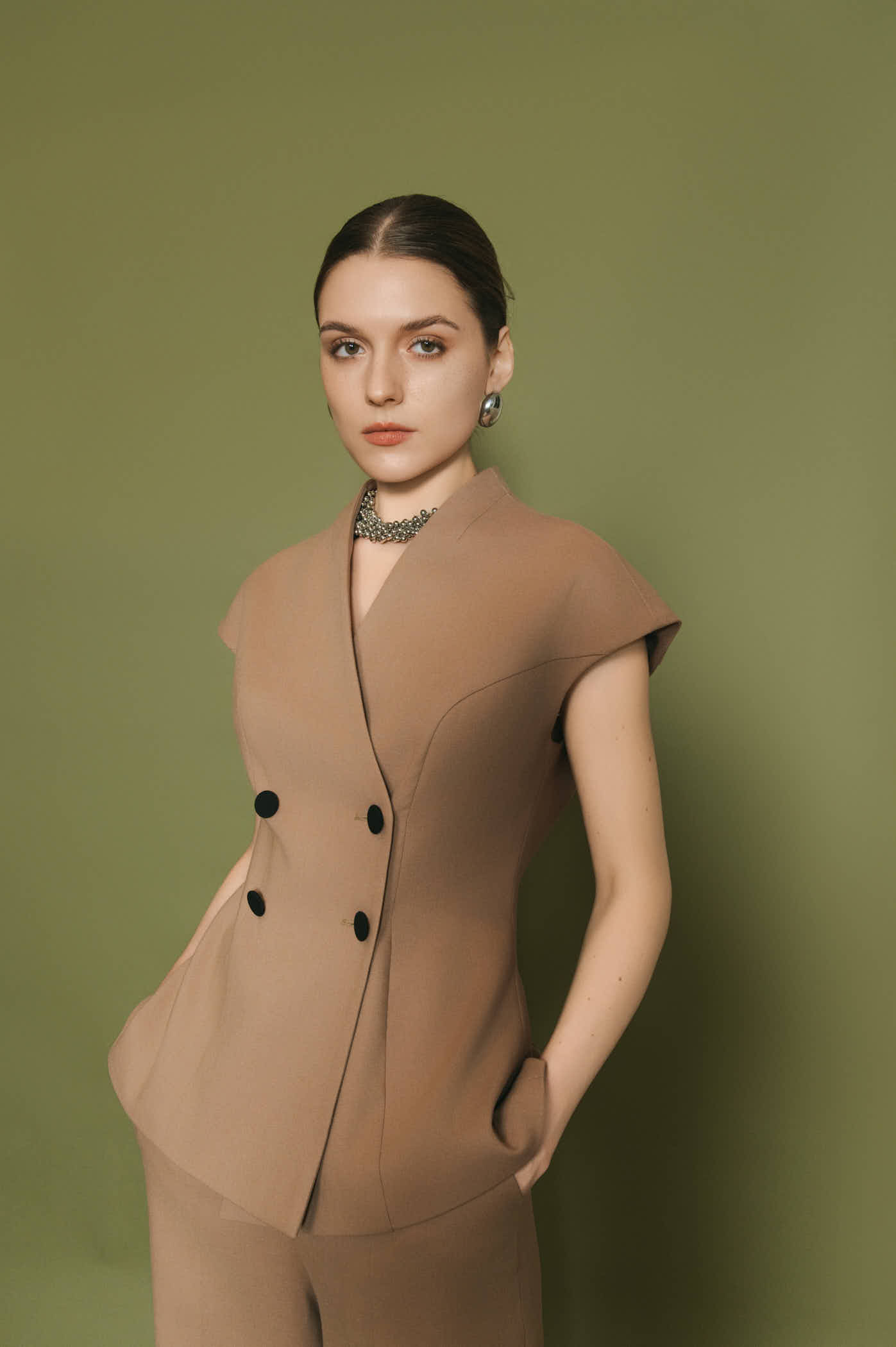 Grown-on-shoulder high-neck double-breasted jacket