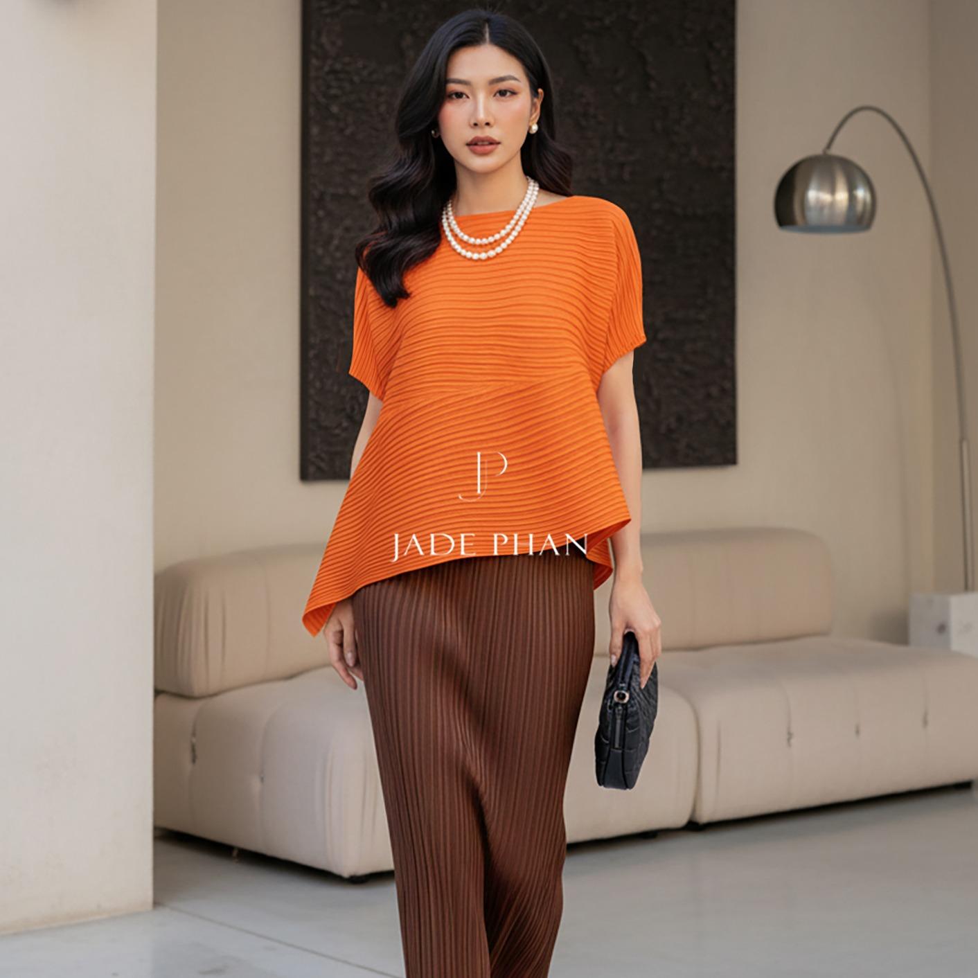 Set gồm áo và chân váyKatle Audora mix màu, áo xếp ly tà chéo và chân váy bút chì xẻ cạnh bắp chân dập ly cao cấp nhiều màu