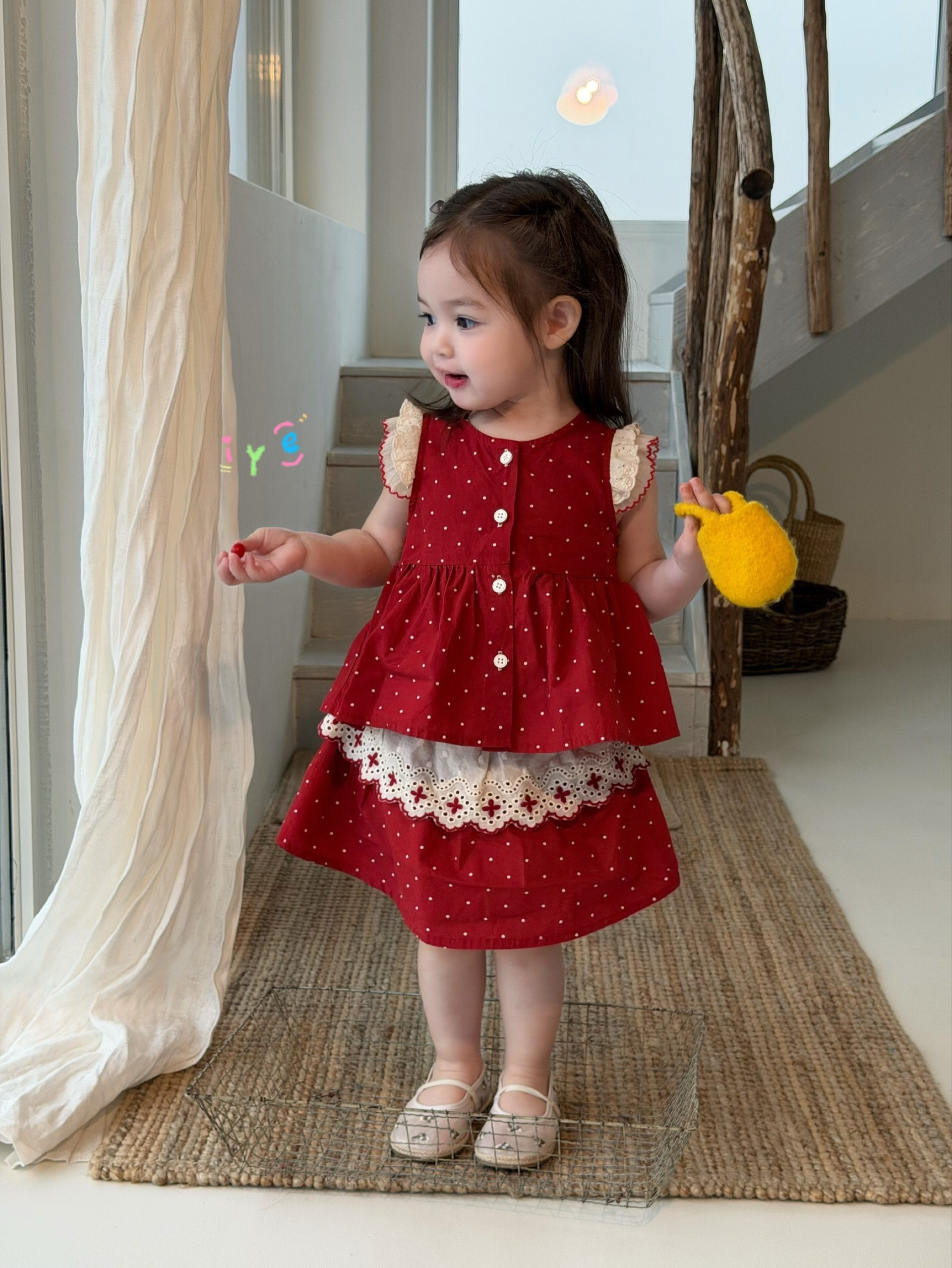set áo+ cvay đỏ chấm bi iye