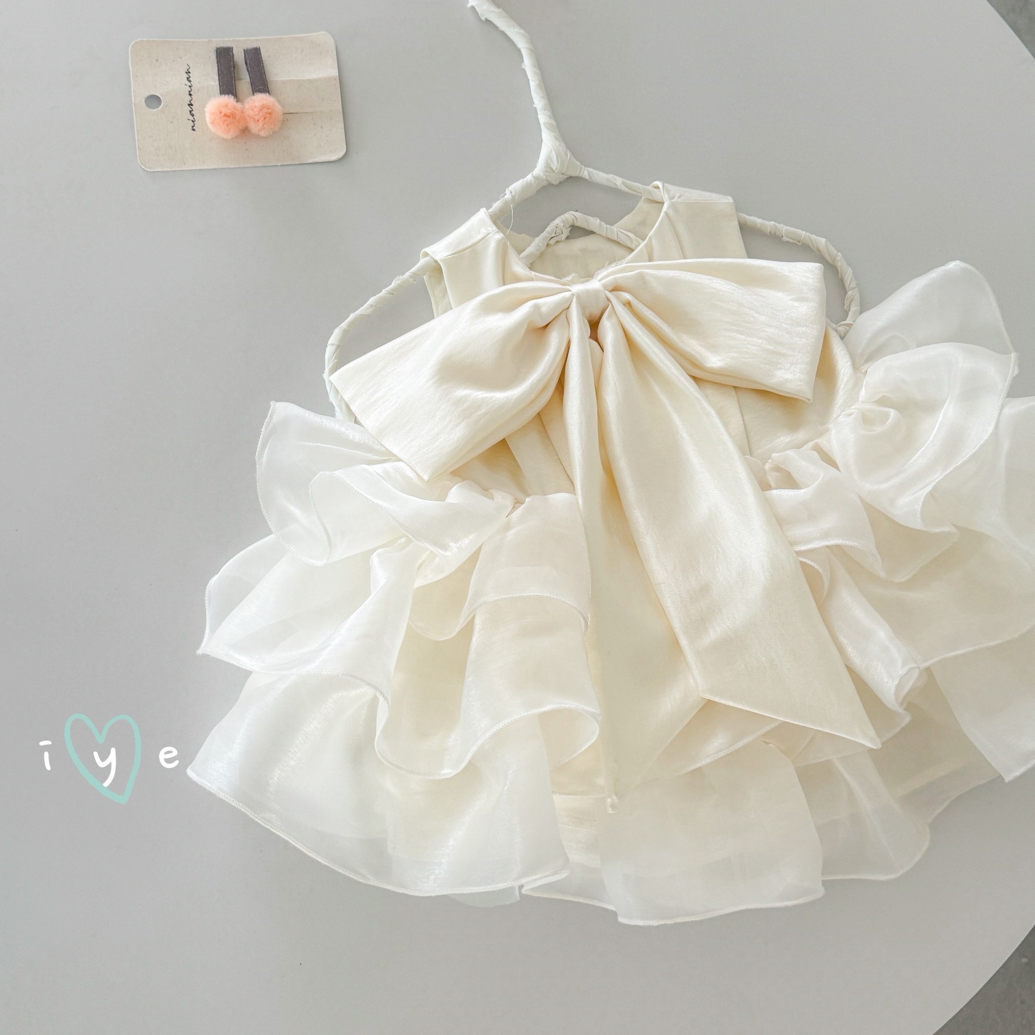 váy lụa phồng bèo iye