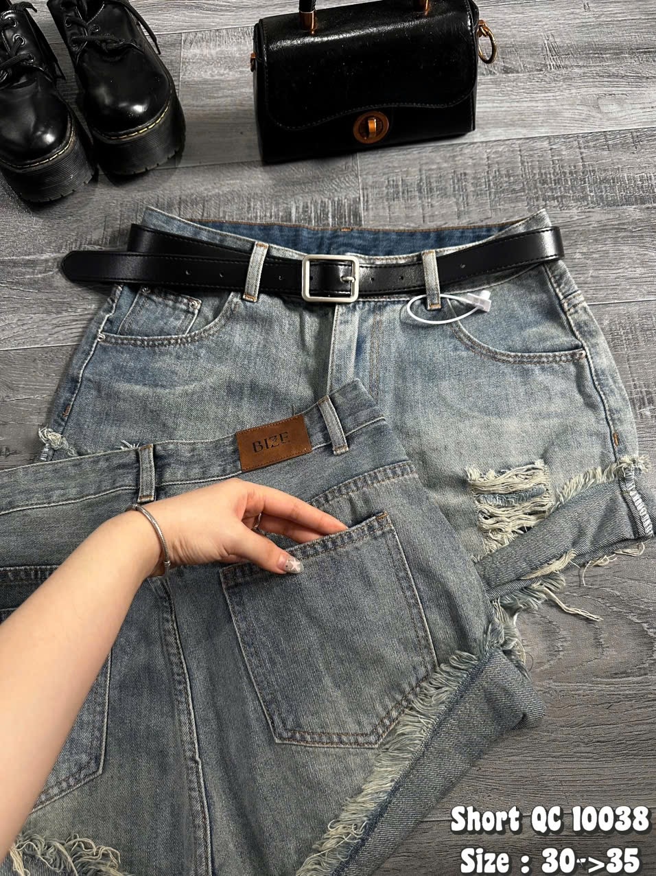 Quần short jean rách bigsize T-QSJ10038 chi tiết tag da túi sau và lai tua rua