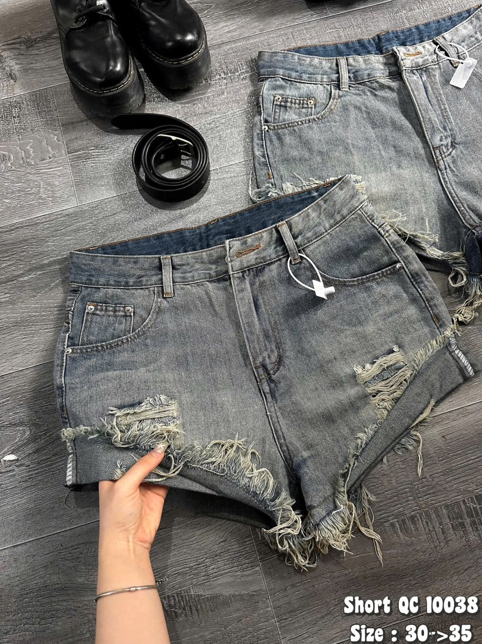 Quần short jean rách bigsize T-QSJ10038 chi tiết màu xám wash và tua rua