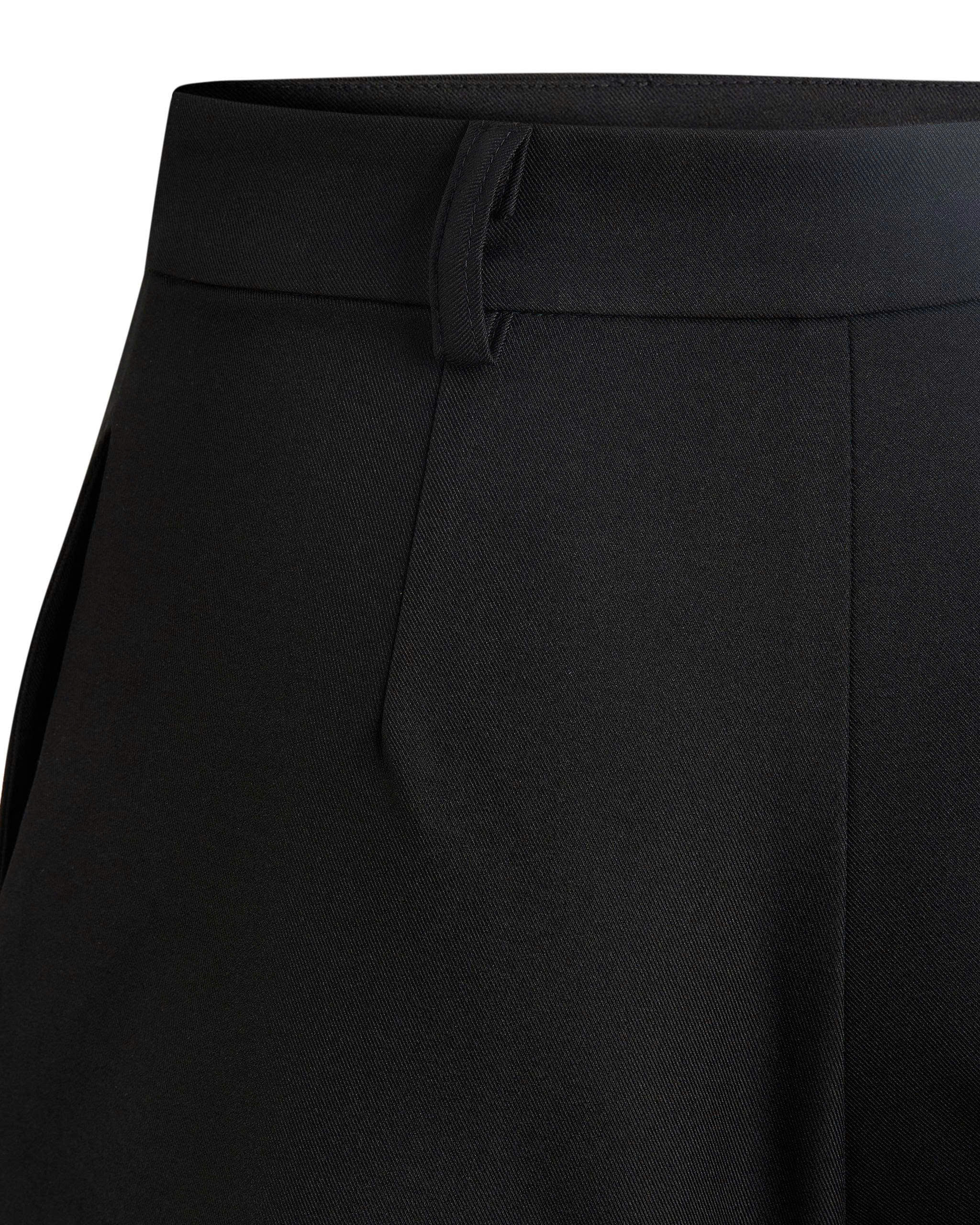 Cận cảnh túi hông và chất vải chéo ý ép keo quần short bigsize V-QS015