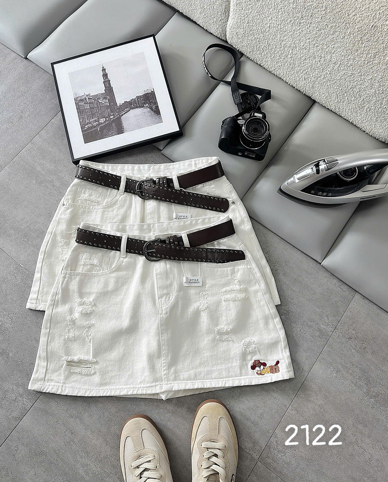 Ảnh chân váy jean bigsize T-JV2122 kiểm tra độ dài và dáng váy