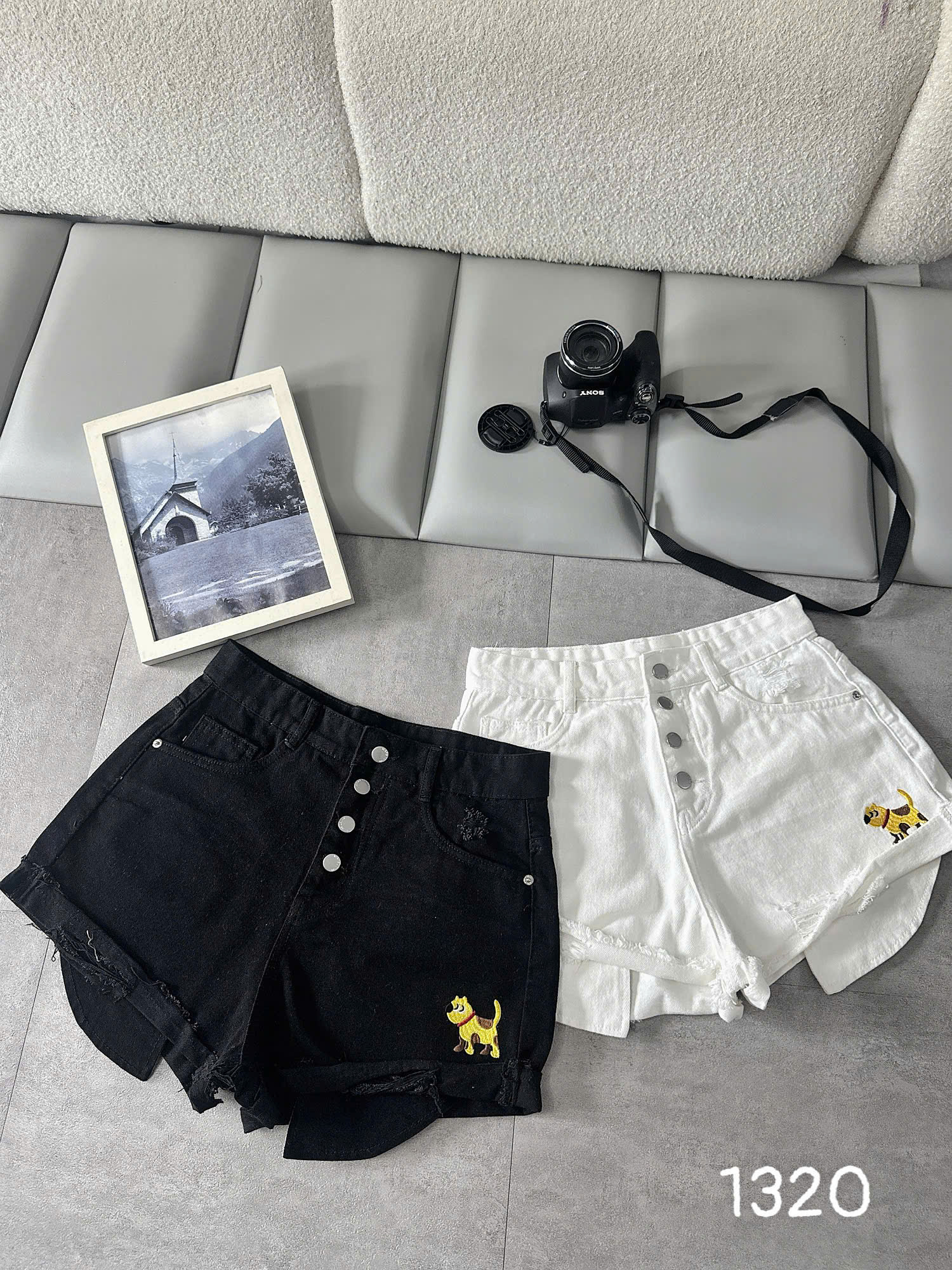 Quần short jean bigsize T-QSJ1320 màu đen và trắng cạp cao 4 nút