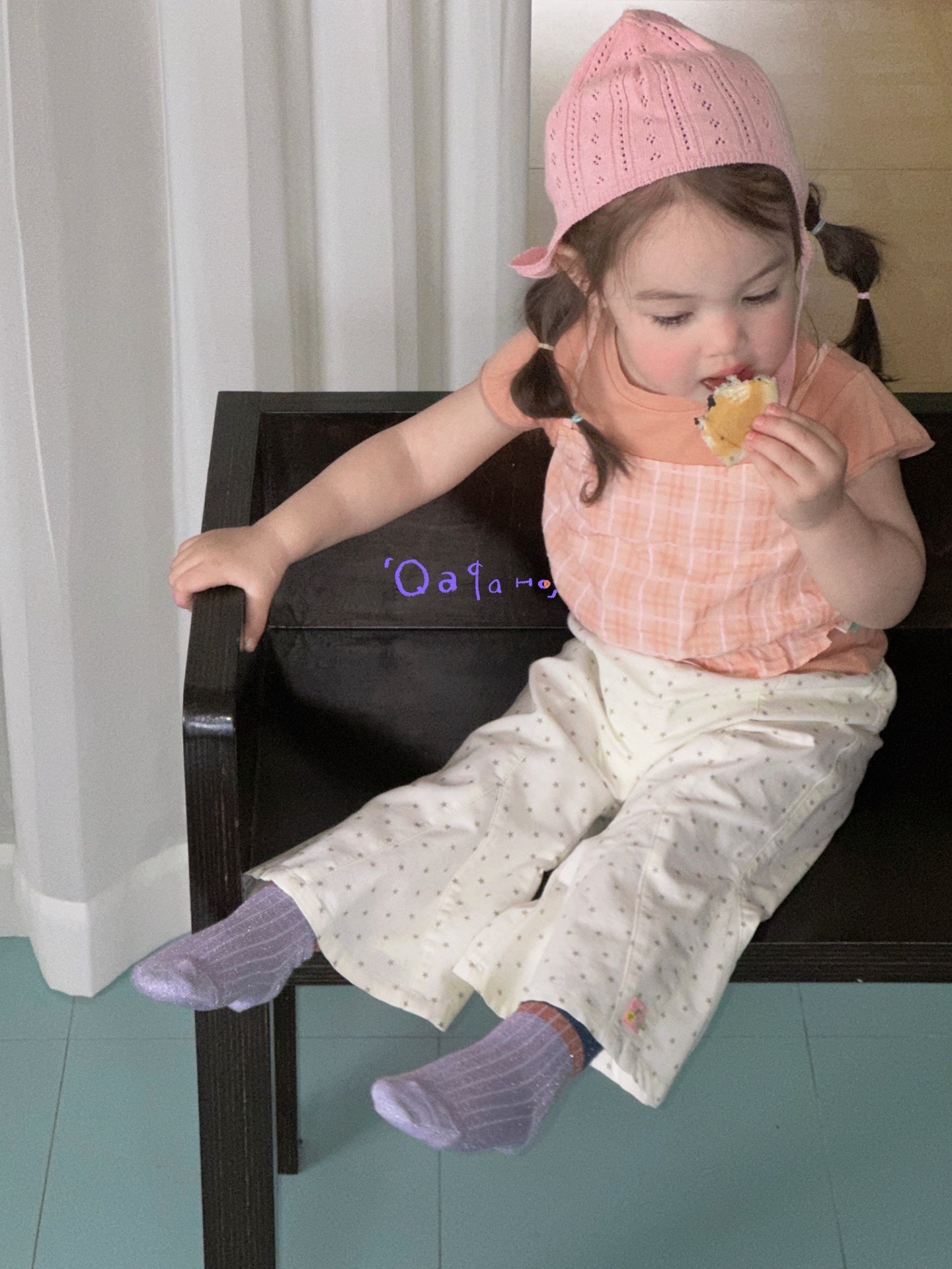quần loe ngôi sao màu trắng kem qaqaho