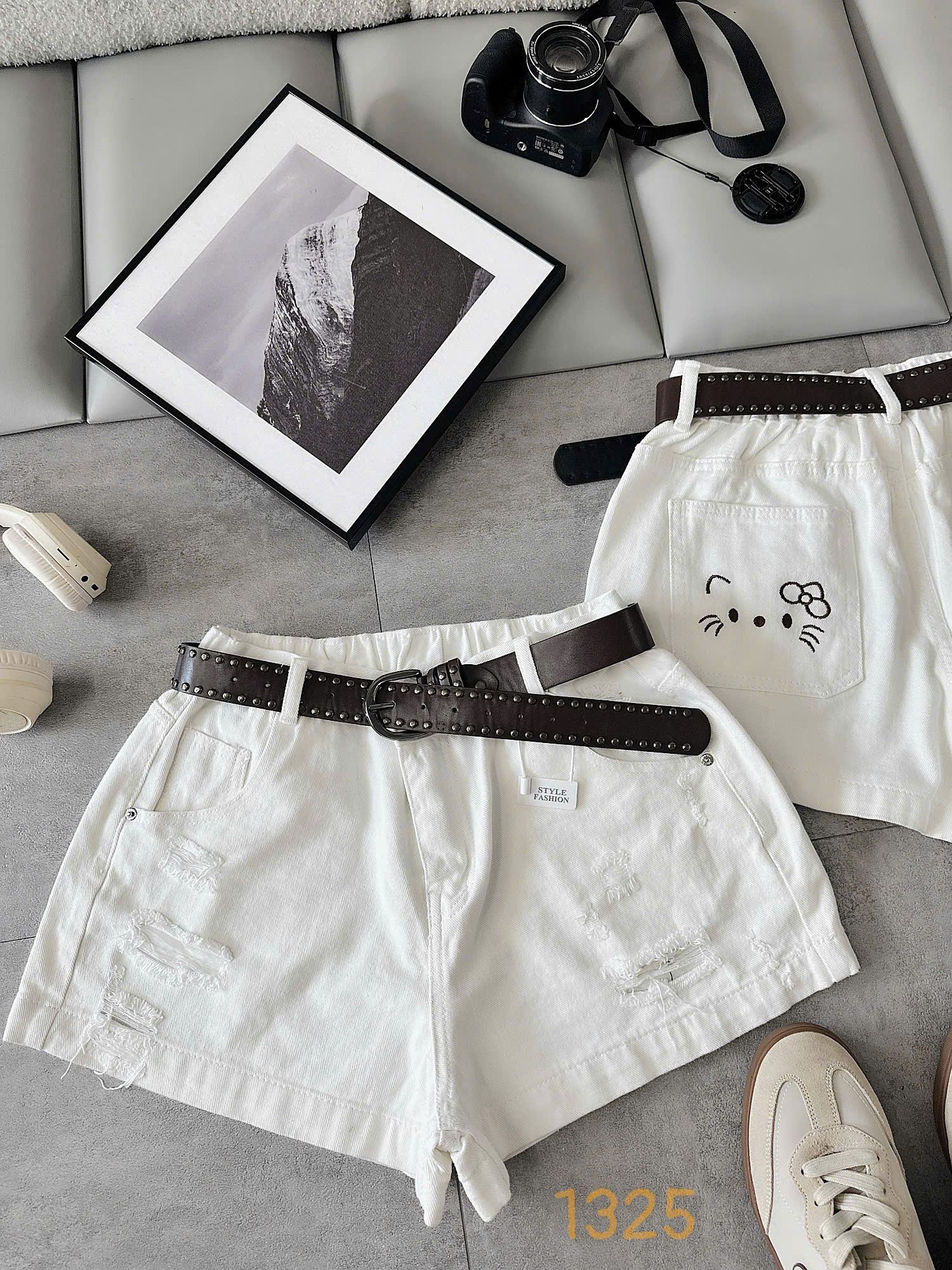 Cận mặt trước quần short jean bigsize màu trắng xước nhẹ T-QSJ1325