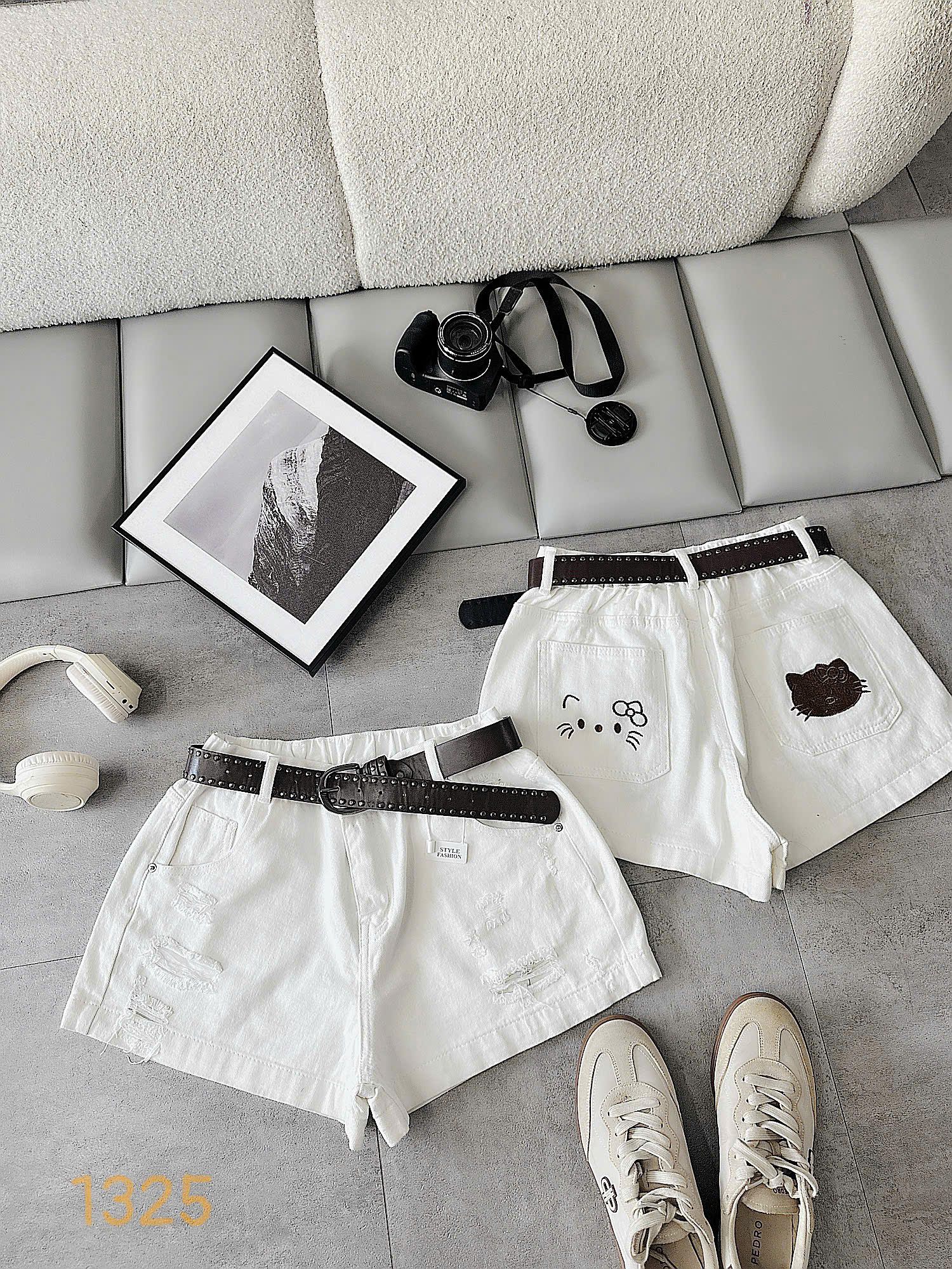 Quần short jean lưng thun bigsize màu trắng T-QSJ1325 mặt trước và mặt sau thêu mèo
