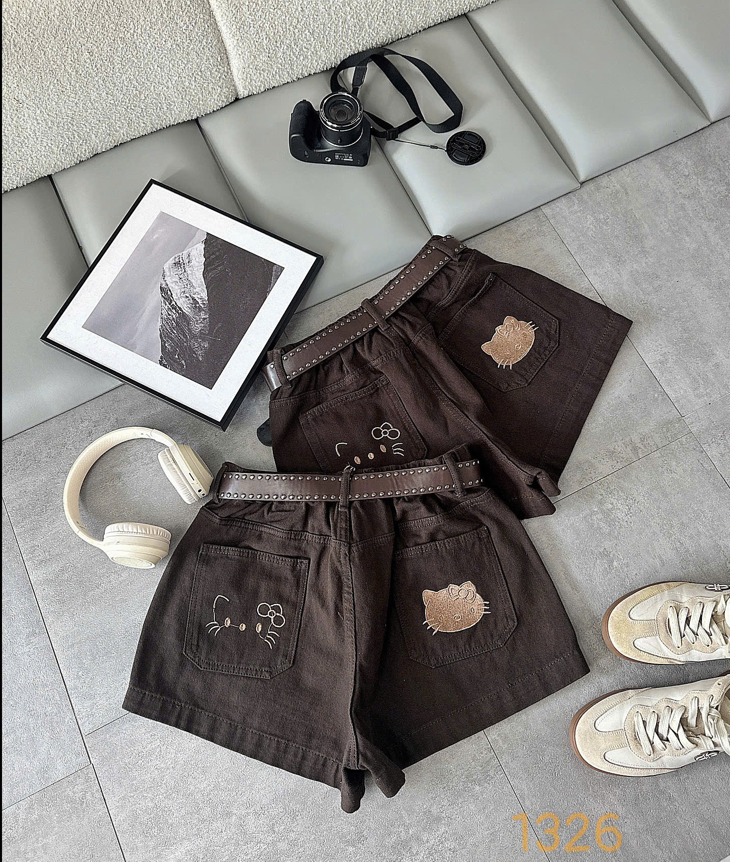 Quần short jean thêu mèo lưng thun bigsize màu nâu đậm T-QSJ1326 tổng thể trước sau
