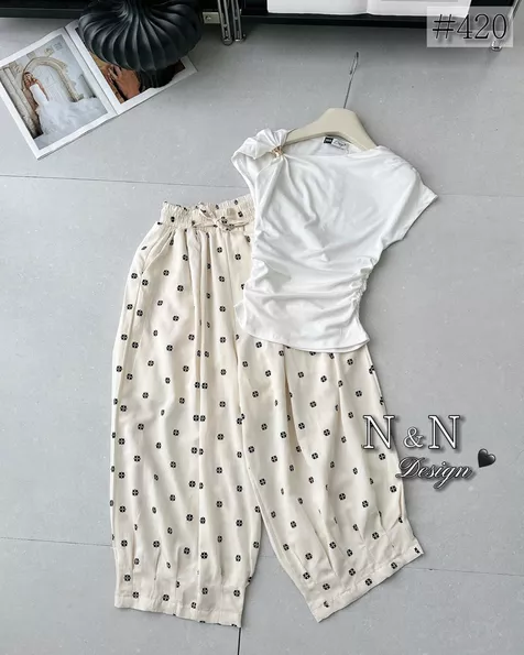 Product image - Set Áo Lệch Vai Quần Chấm Bi