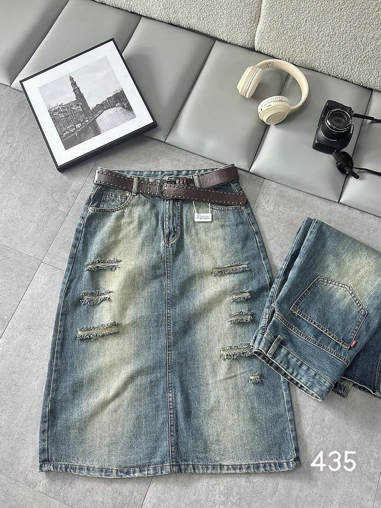Chi tiết chân váy jean dài bigsize CVD435 màu xanh nhạt wash sáng và phối rách