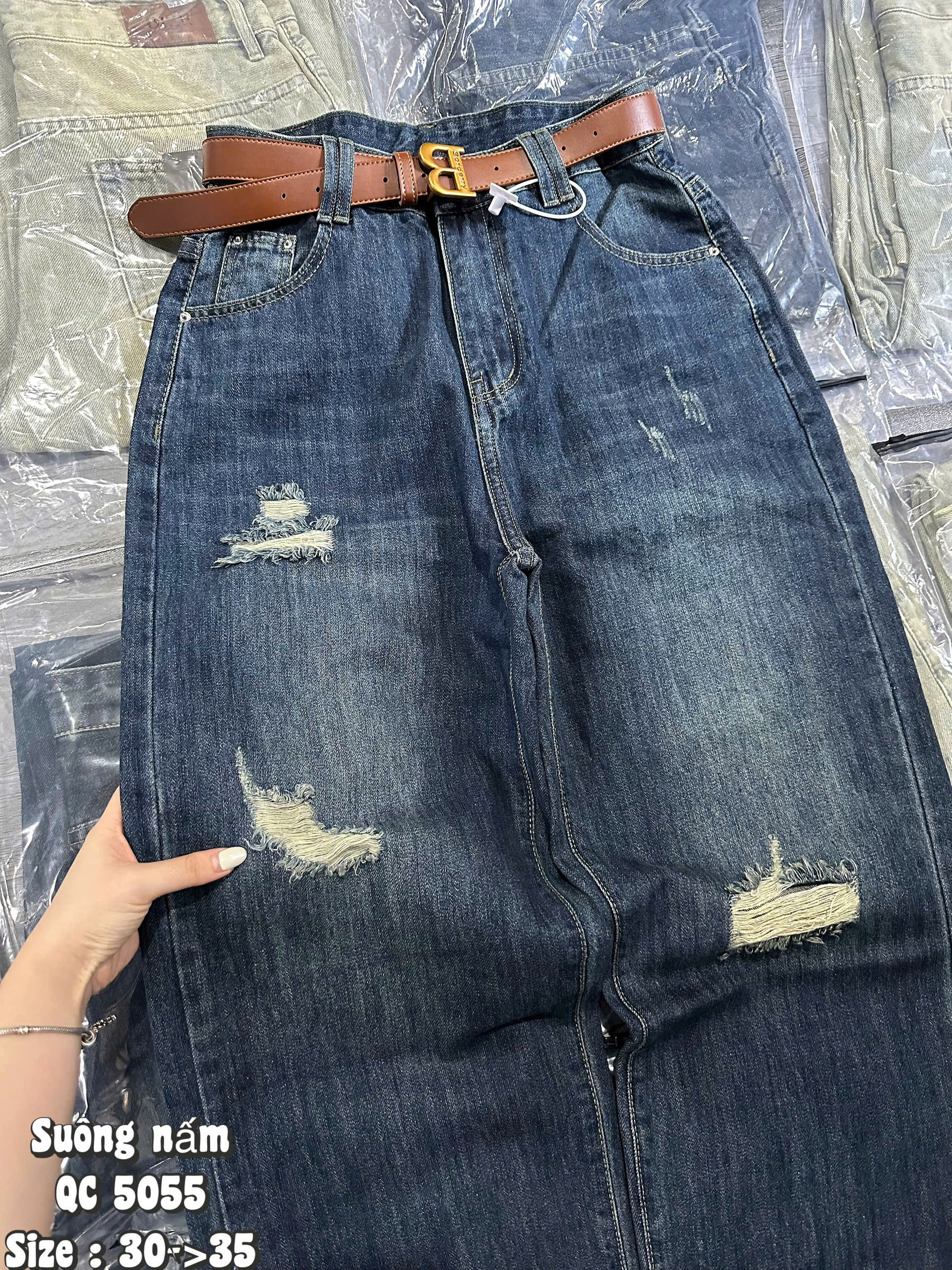 Cận mặt trước quần jean suông nấm bigsize T-QJ5055 và đường may dọc thân