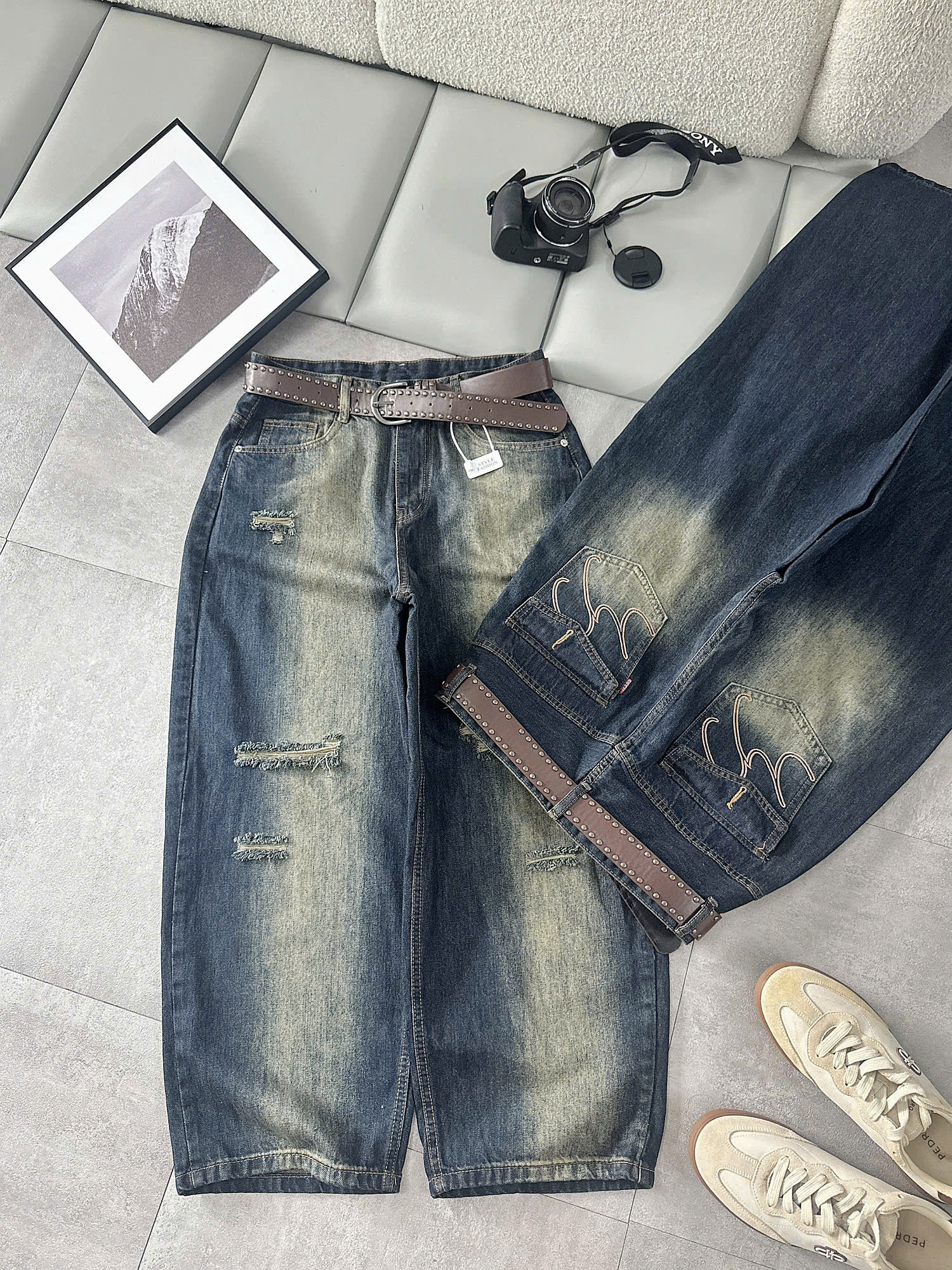 Quần jean boy thụng T-QJ627 màu đậm với túi hộp thêu ở ống quần