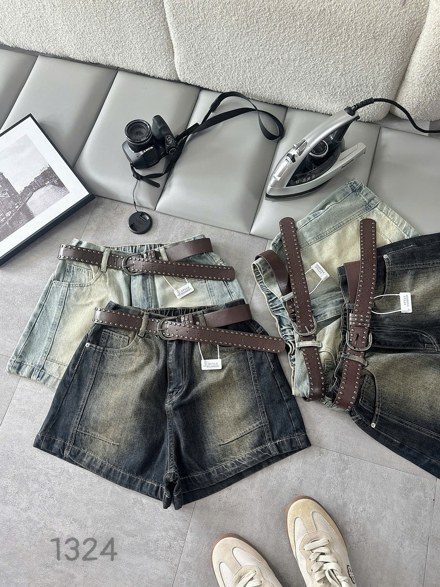 Quần short jean bigsize T-QSJ1324 xanh nhạt và đen wash có thắt lưng phối trong ảnh
