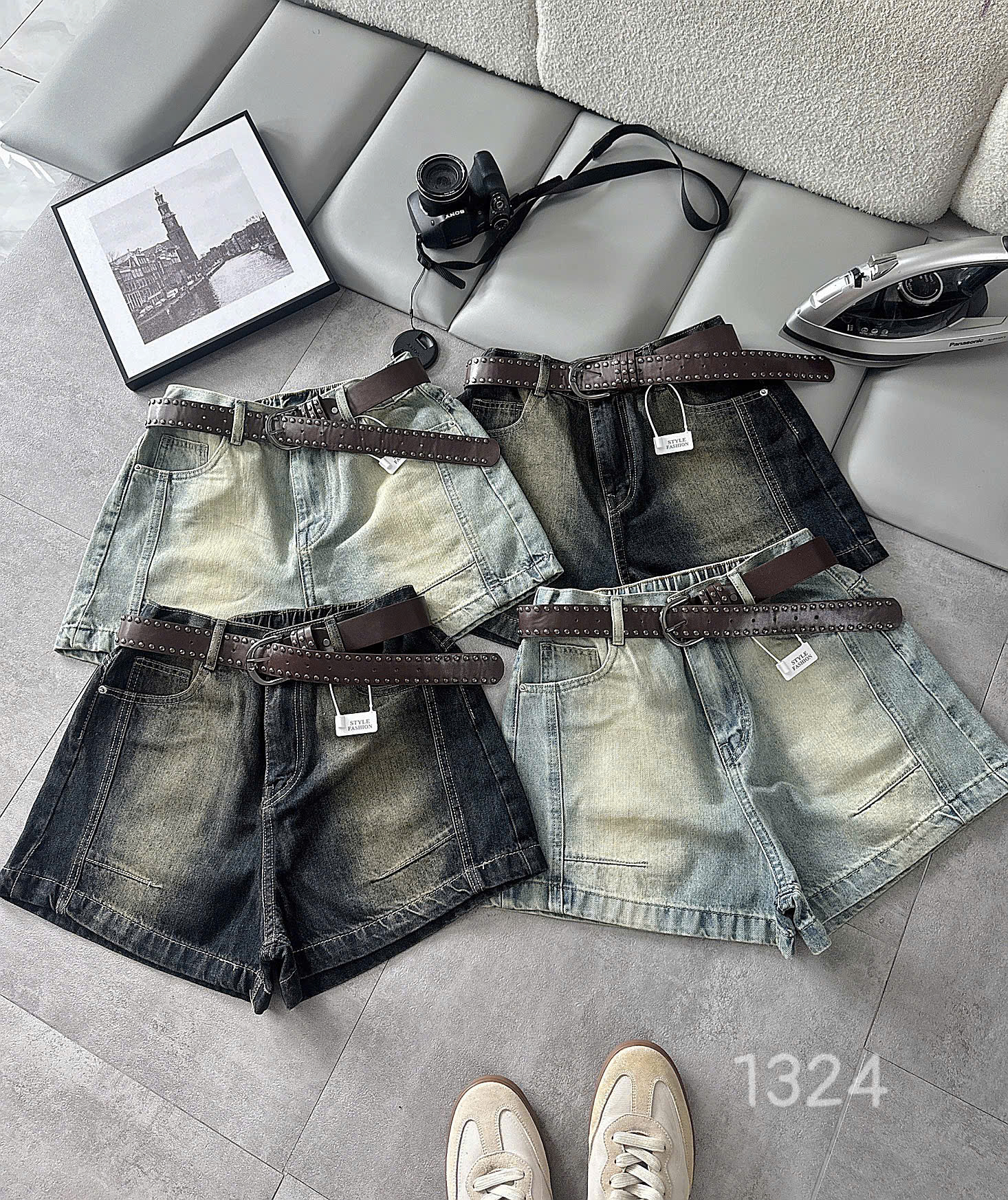 Quần short jean lưng thun bigsize T-QSJ1324 màu xanh nhạt và đen wash đặt cùng nhau