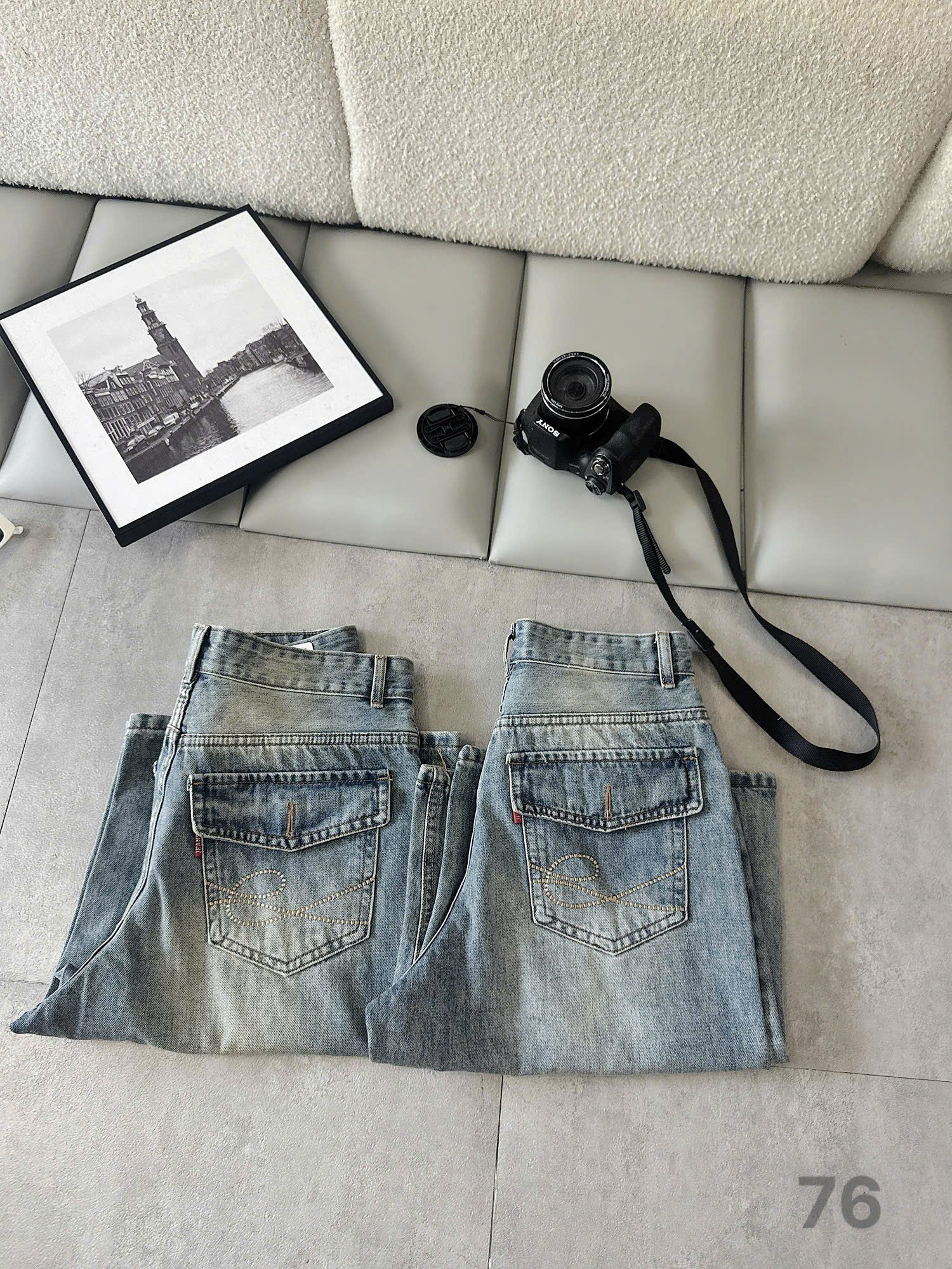 Chi tiết túi sau có nắp phối thêu quần lửng jean bigsize T-QSJ76 màu xanh nhạt