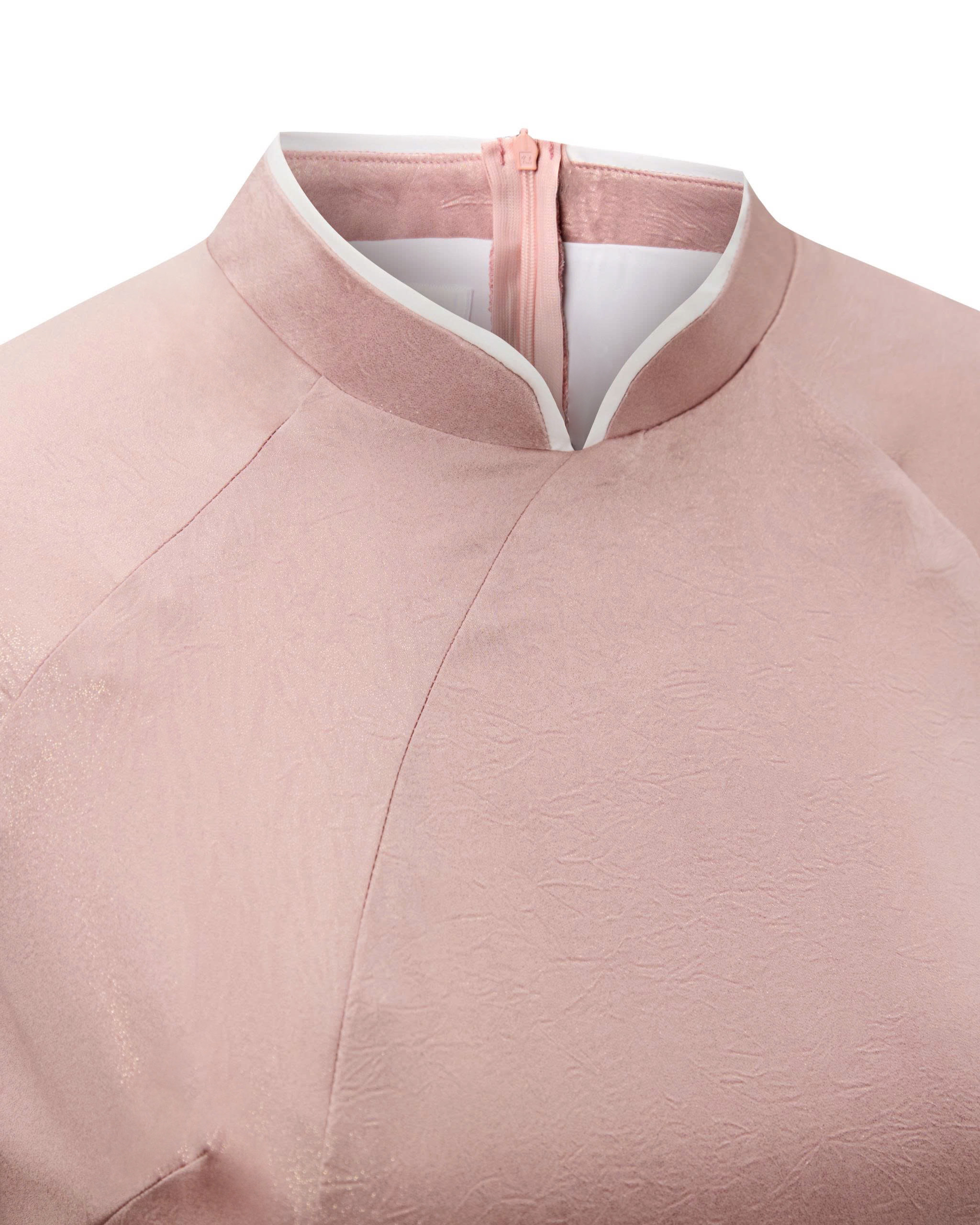 Chi tiết cổ đứng viền trắng và đường may raglan áo dài V-SET024