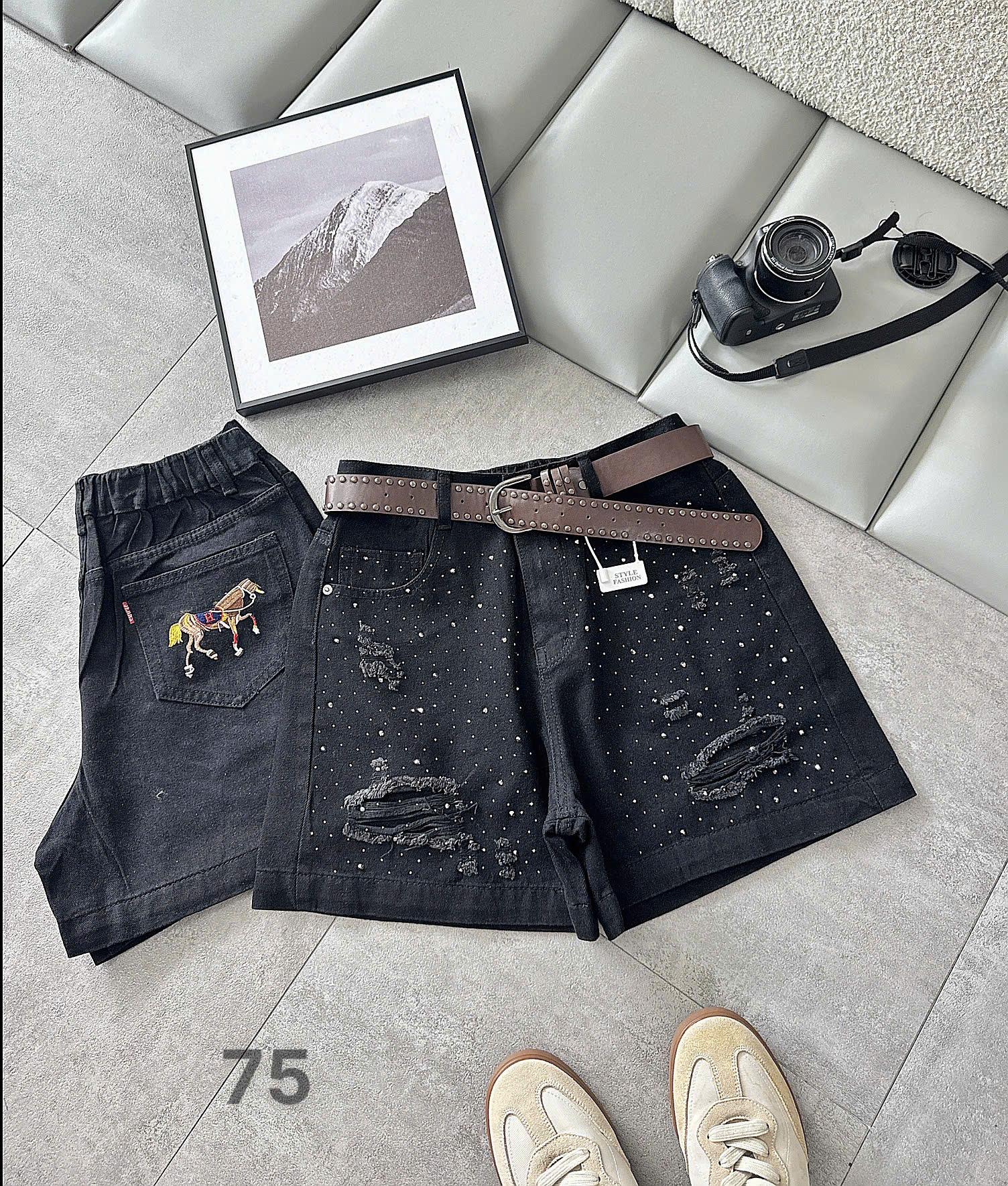 Mặt trước và mặt sau quần short jean lửng bigsize màu đen T-QSJ75