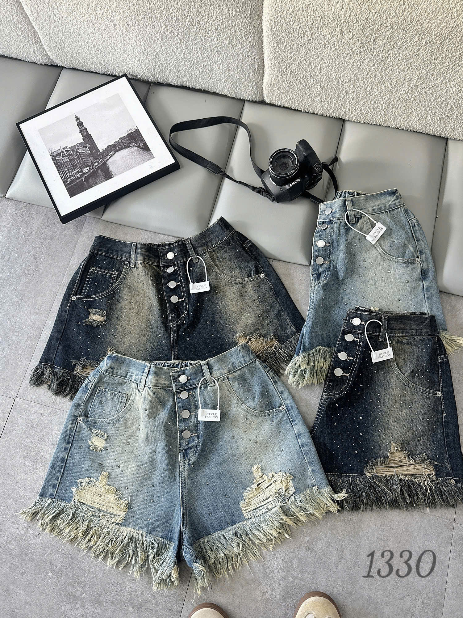 So sánh màu đen xám và xanh nhạt của quần short jean bigsize T-QSJ1330