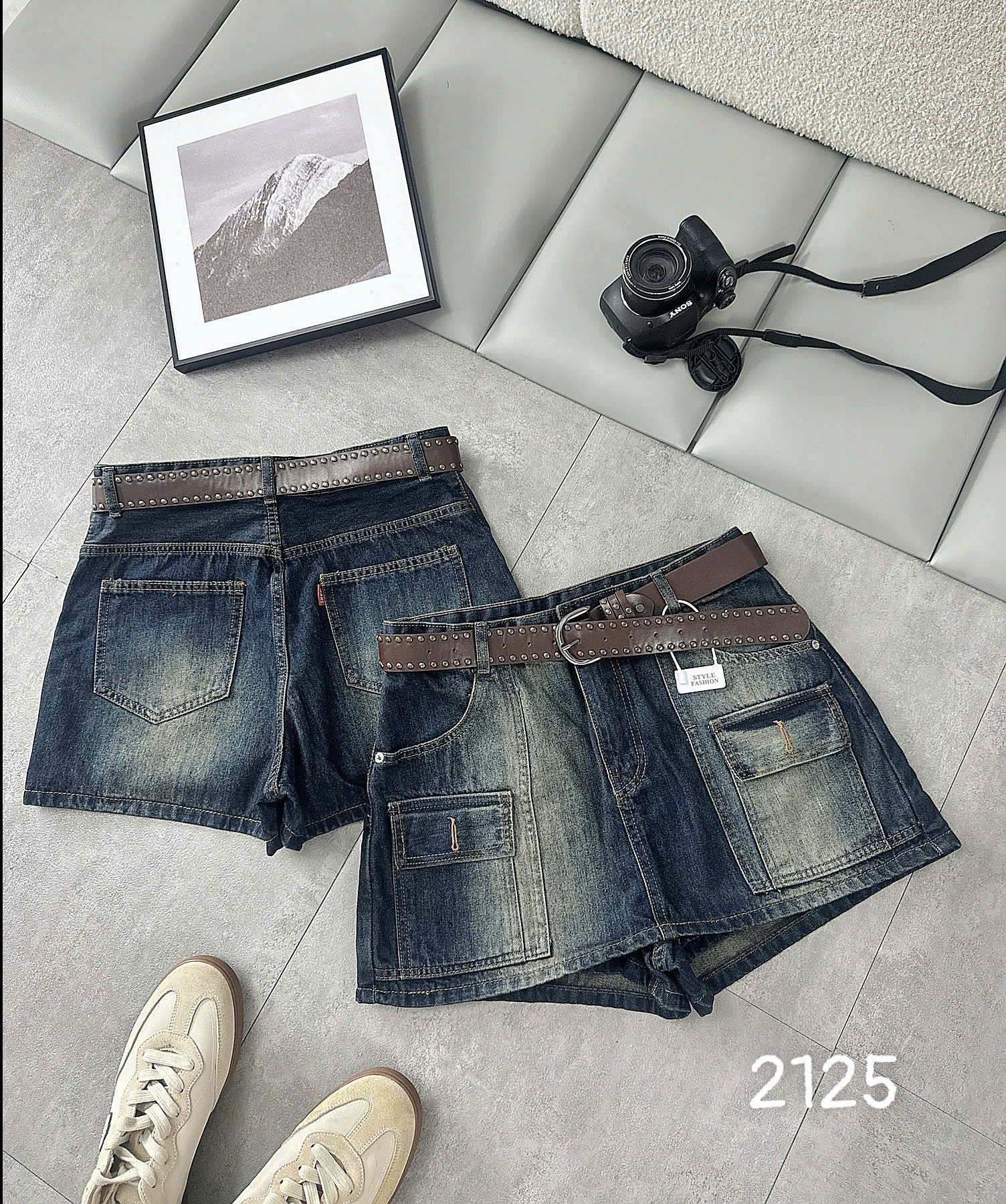Mặt trước và mặt sau quần giả váy jean T-QVJ2125 màu xanh đậm