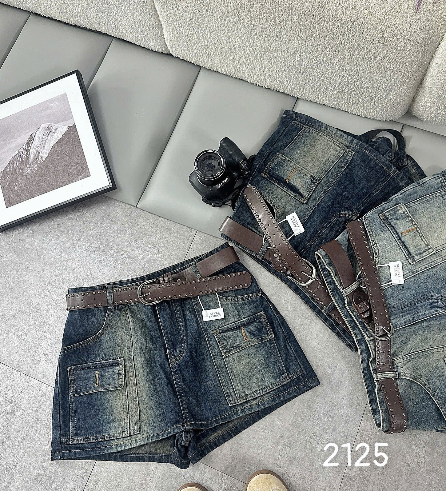 Quần giả váy jean T-QVJ2125 màu xanh đậm nhìn rõ túi hộp và mặt trước dáng A