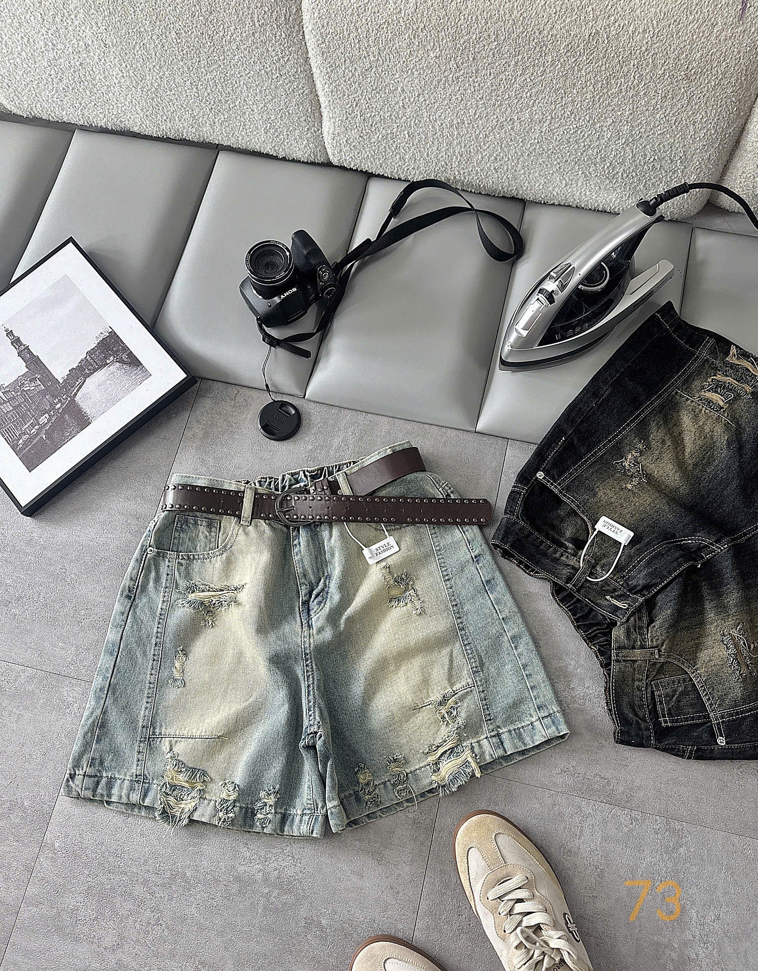Chi tiết mặt trước quần short jean lửng màu xanh nhạt wash