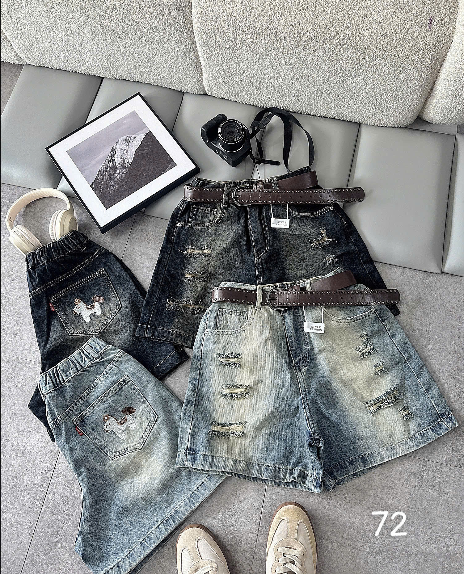 Quần short jean lửng T-QSJ72 nhìn đồng thời thân trước và túi sau thêu cún