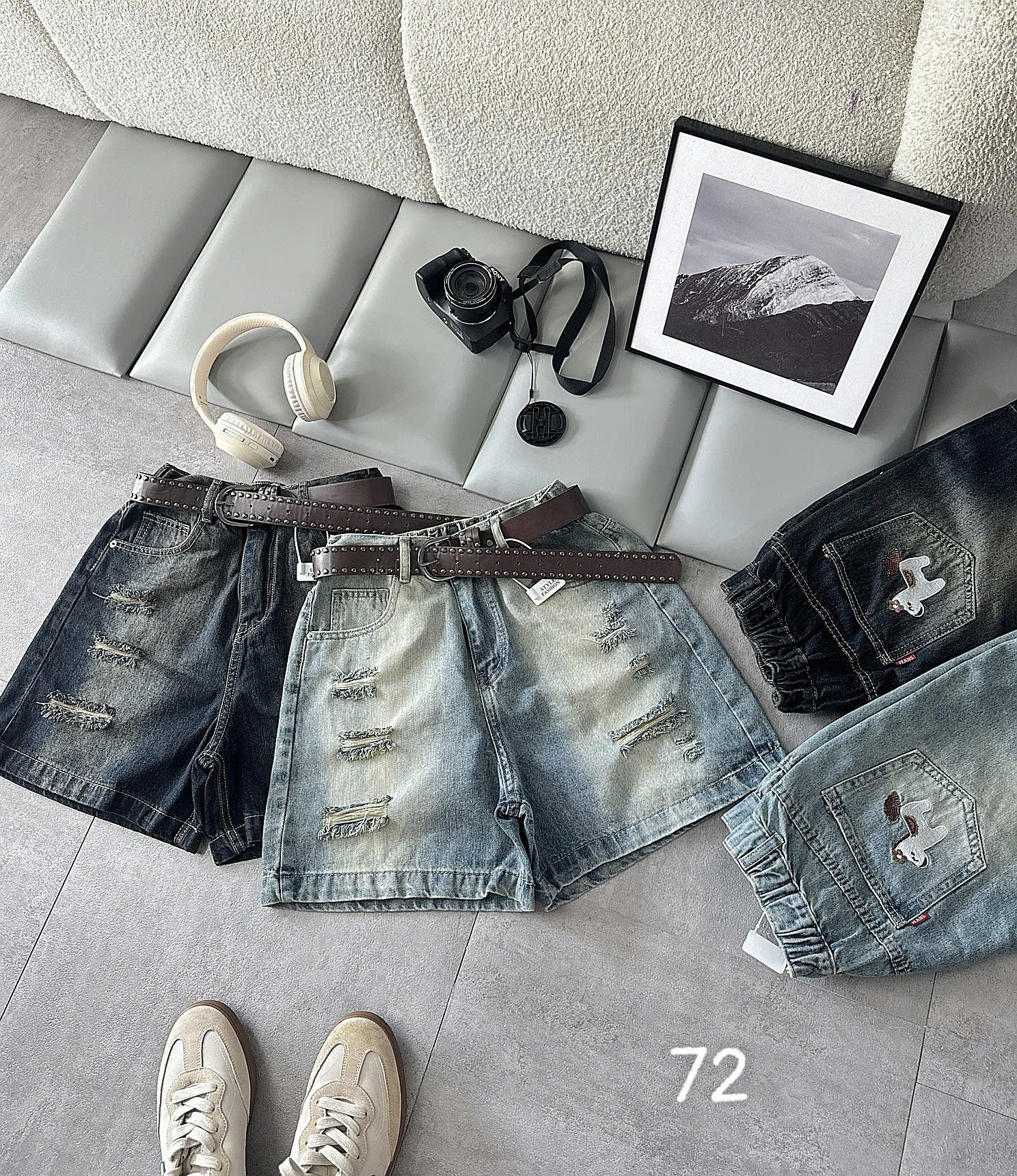 Hai màu xanh đậm và xanh nhạt của quần short jean lửng T-QSJ72