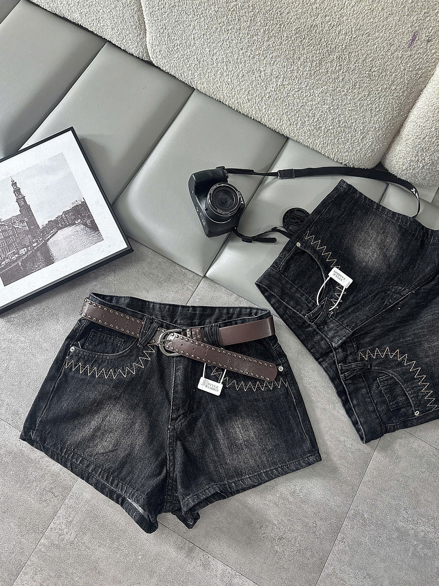 Quần short jean đen wash T-QSJ1327 kèm ảnh gấp thân sau thấy túi sau và đường may