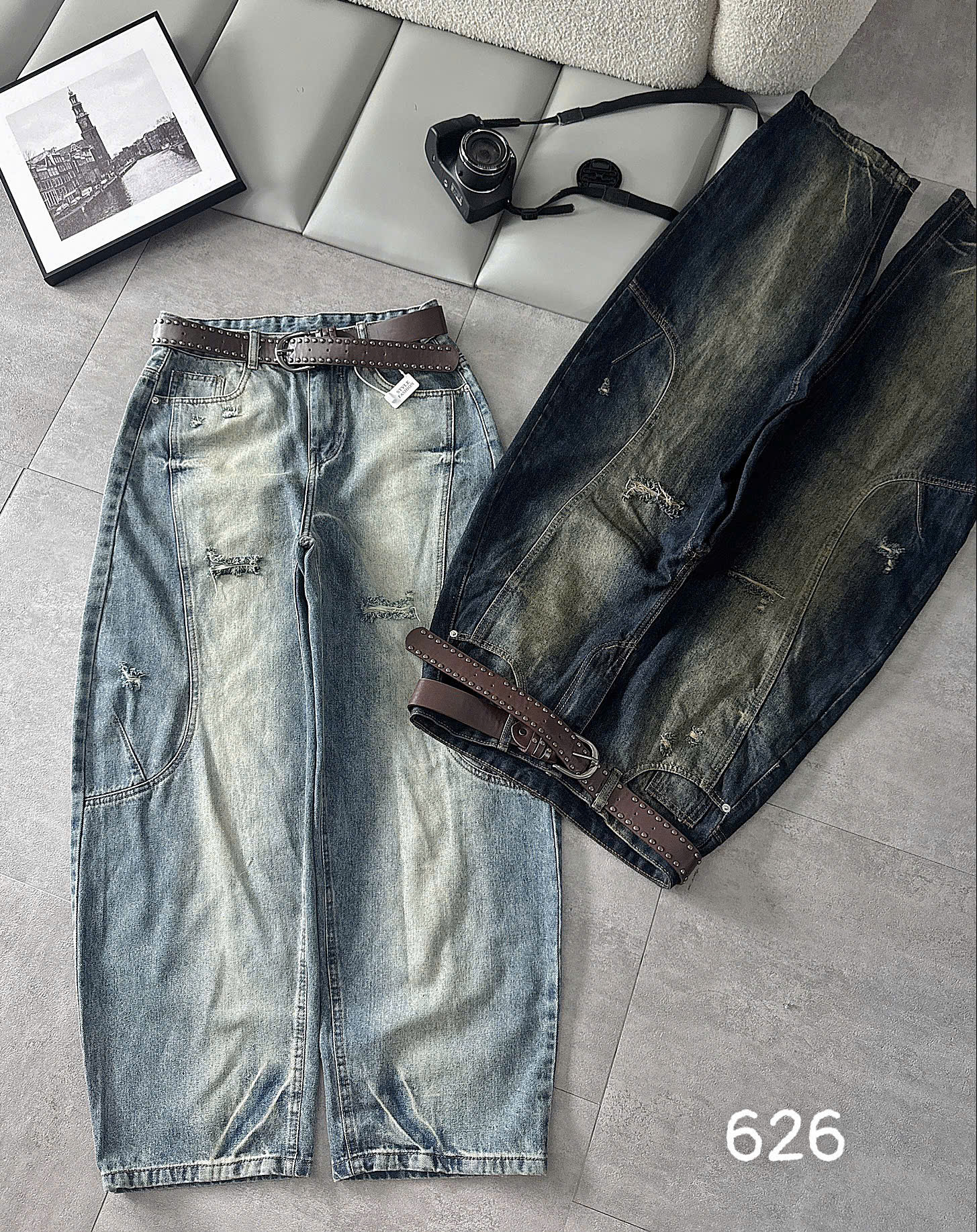 Quần jean boy thụng bigsize QJ626 màu nhạt và đậm đặt cạnh nhau để so màu