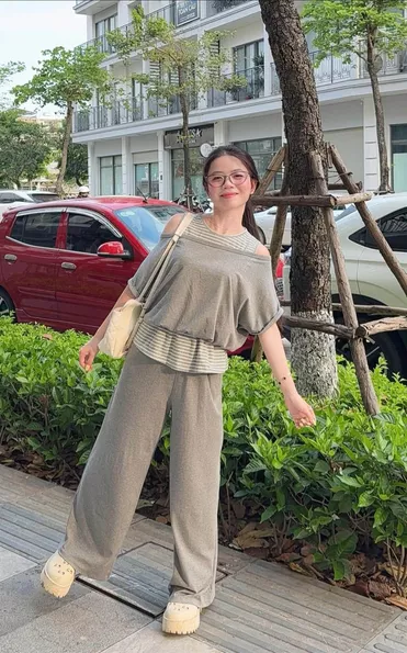 Product image - Set Bộ Nữ Phối Kẻ Ngang - Áo Thun Trễ Vai Phối Kẻ Miĩ quần xuông dài Freesize dưới 60kg