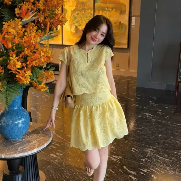 Product image - Set váy xòe thêu nổi phối màu vàng chanh