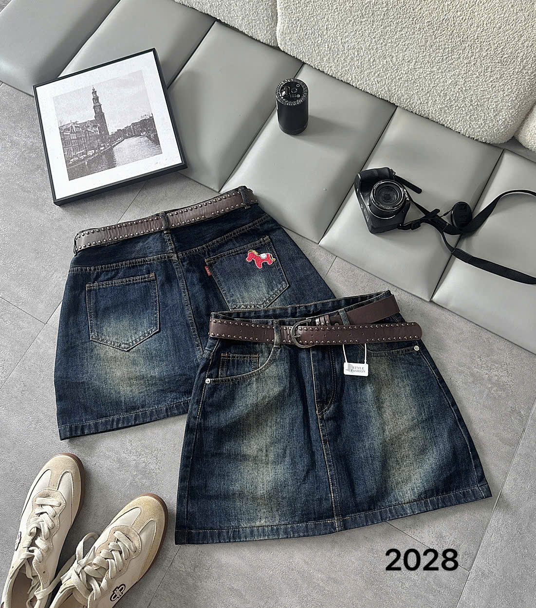 Chân váy jean T-JV2028 xanh đậm mặt trước và mặt sau