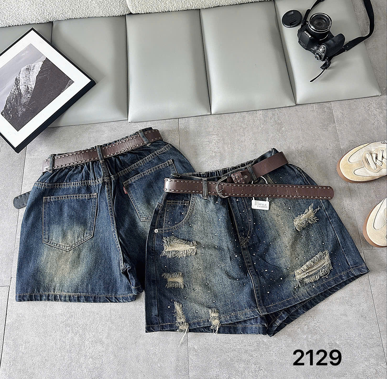 Quần giả váy jean T-QVJ2129 xanh wash đậm nhìn cả mặt trước và mặt sau với lưng thun