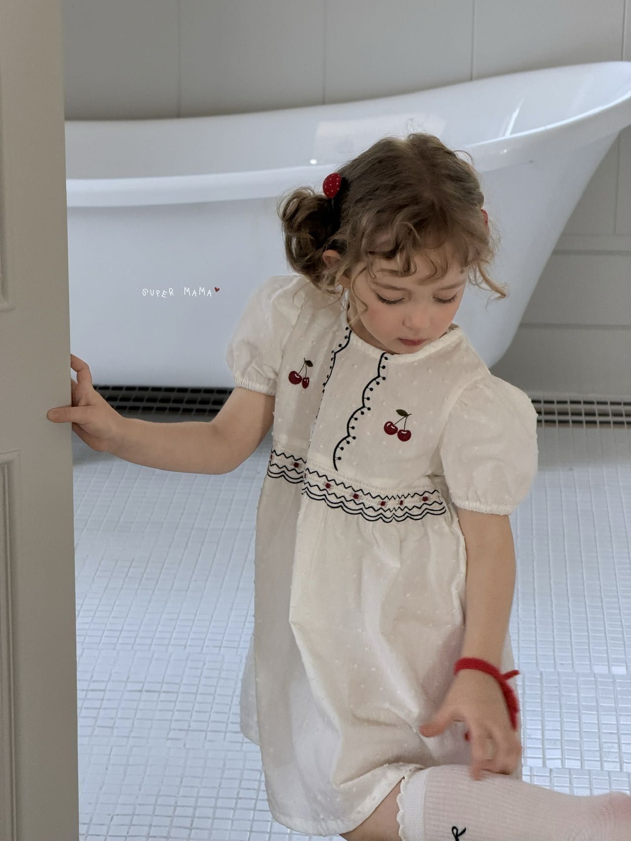 Đầm Super Mama Trắng cherry vai bồng