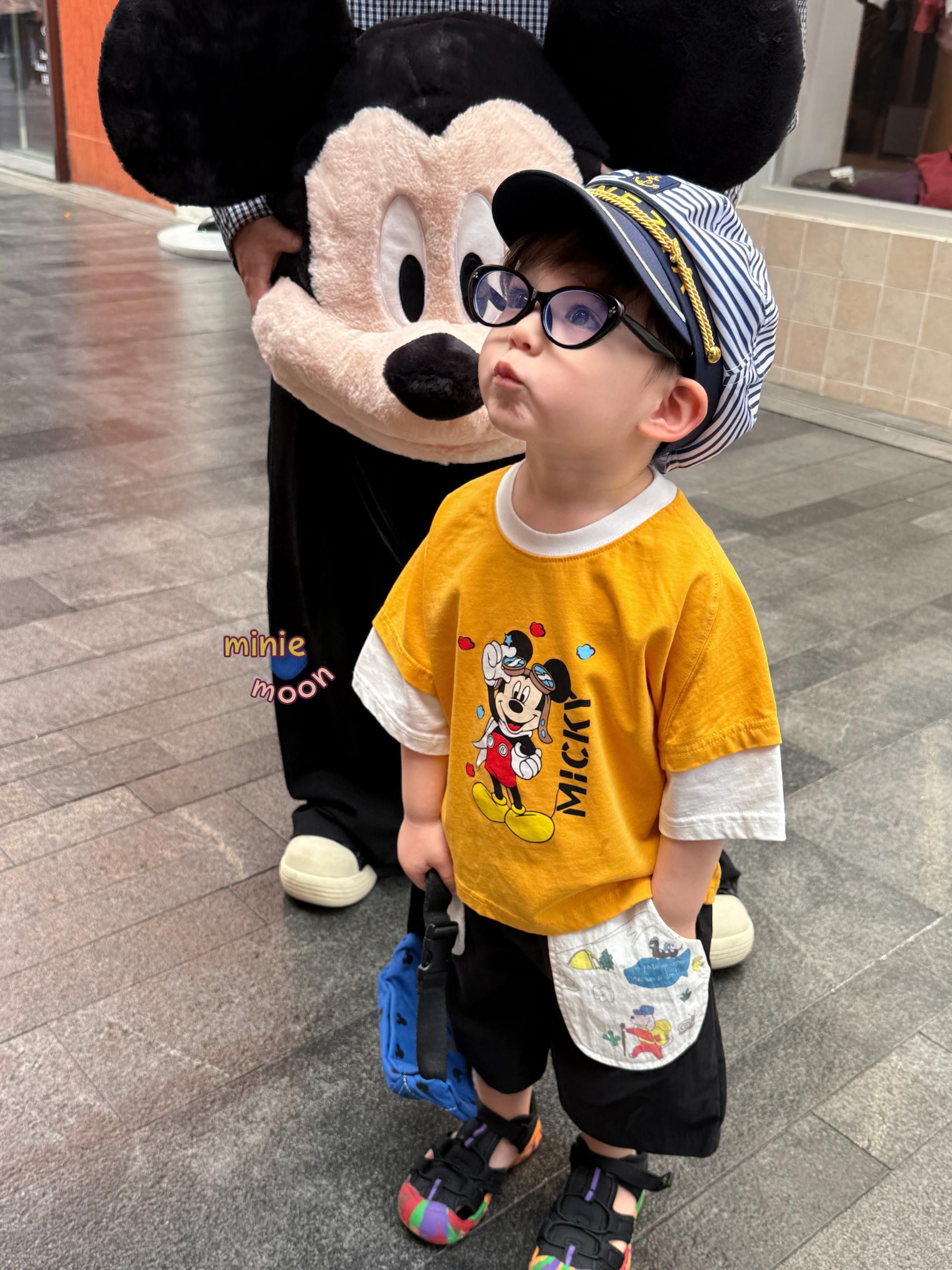 Minie Moon - Áo phông vàng Mickey