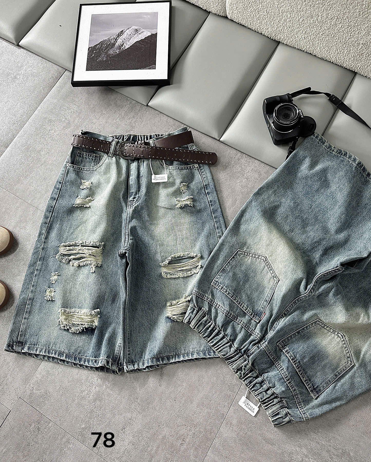 Quần short jean lửng bigsize T-QSJ78 xanh nhạt với mặt trước rách wash và mặt sau lưng thun