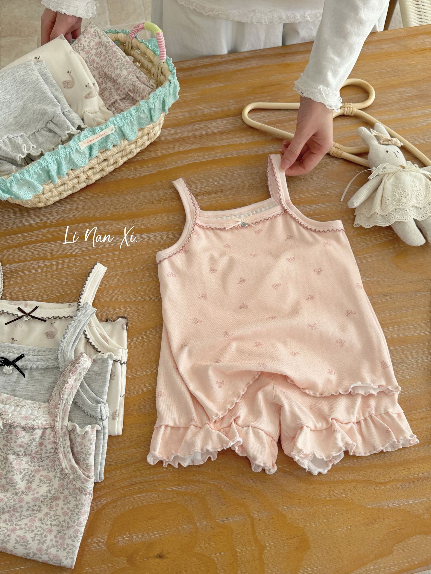 Homewear Linanxi hai dây viền bèo hồng đào