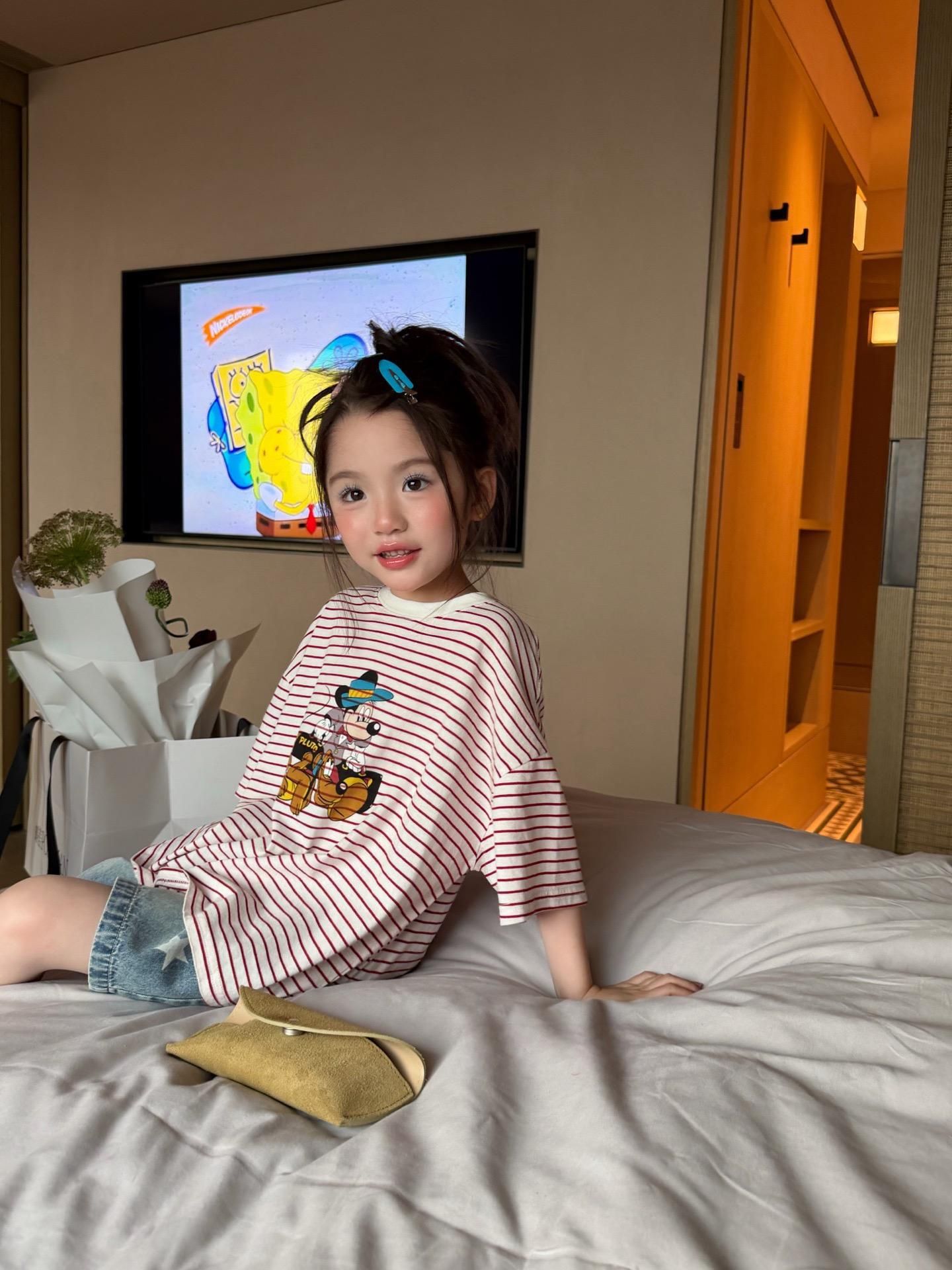 Áo phông Mickey Pluto kẻ đỏ S2l8