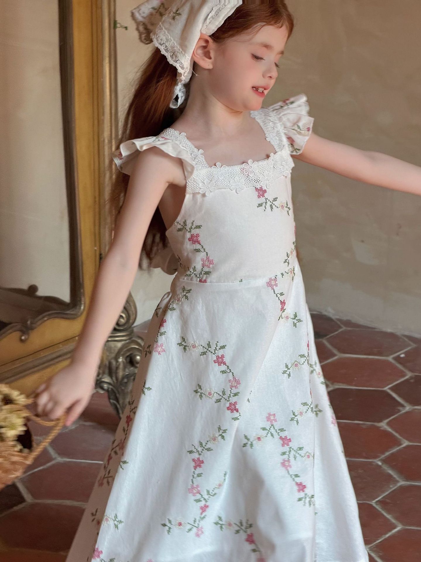 Đầm Otaly vai bèo thêu hoa