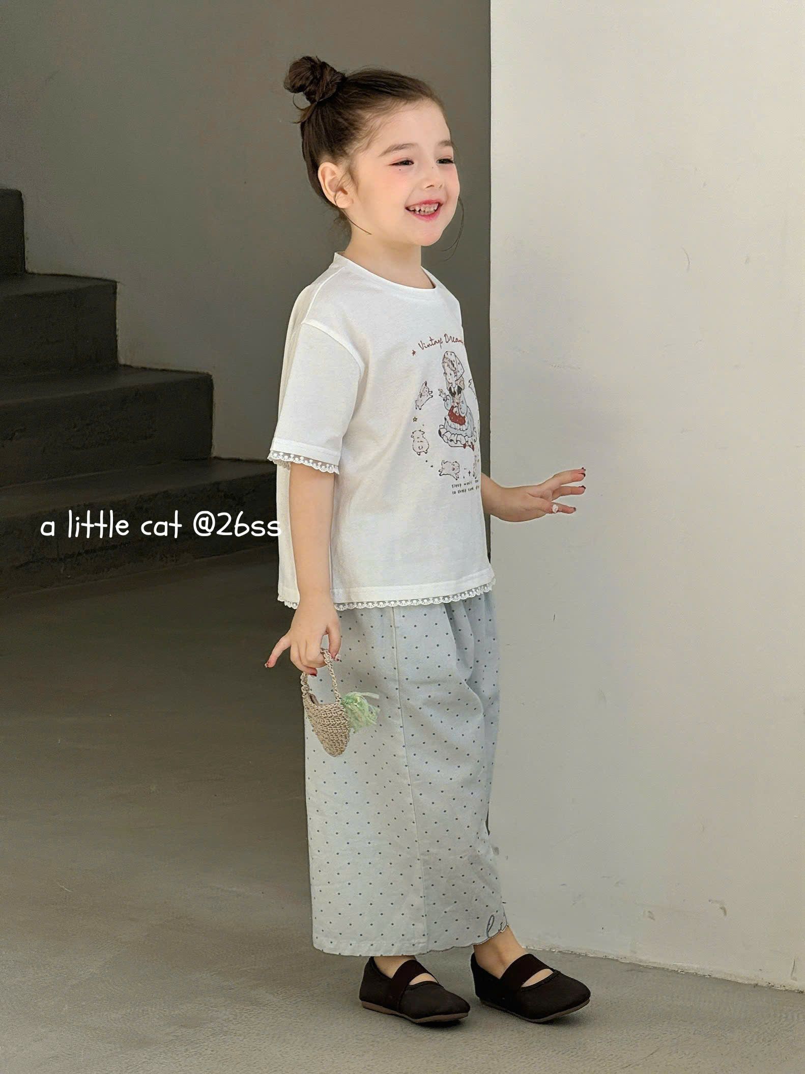 A Little Cat - Quần chấm bi xanh nhẹ nhàng