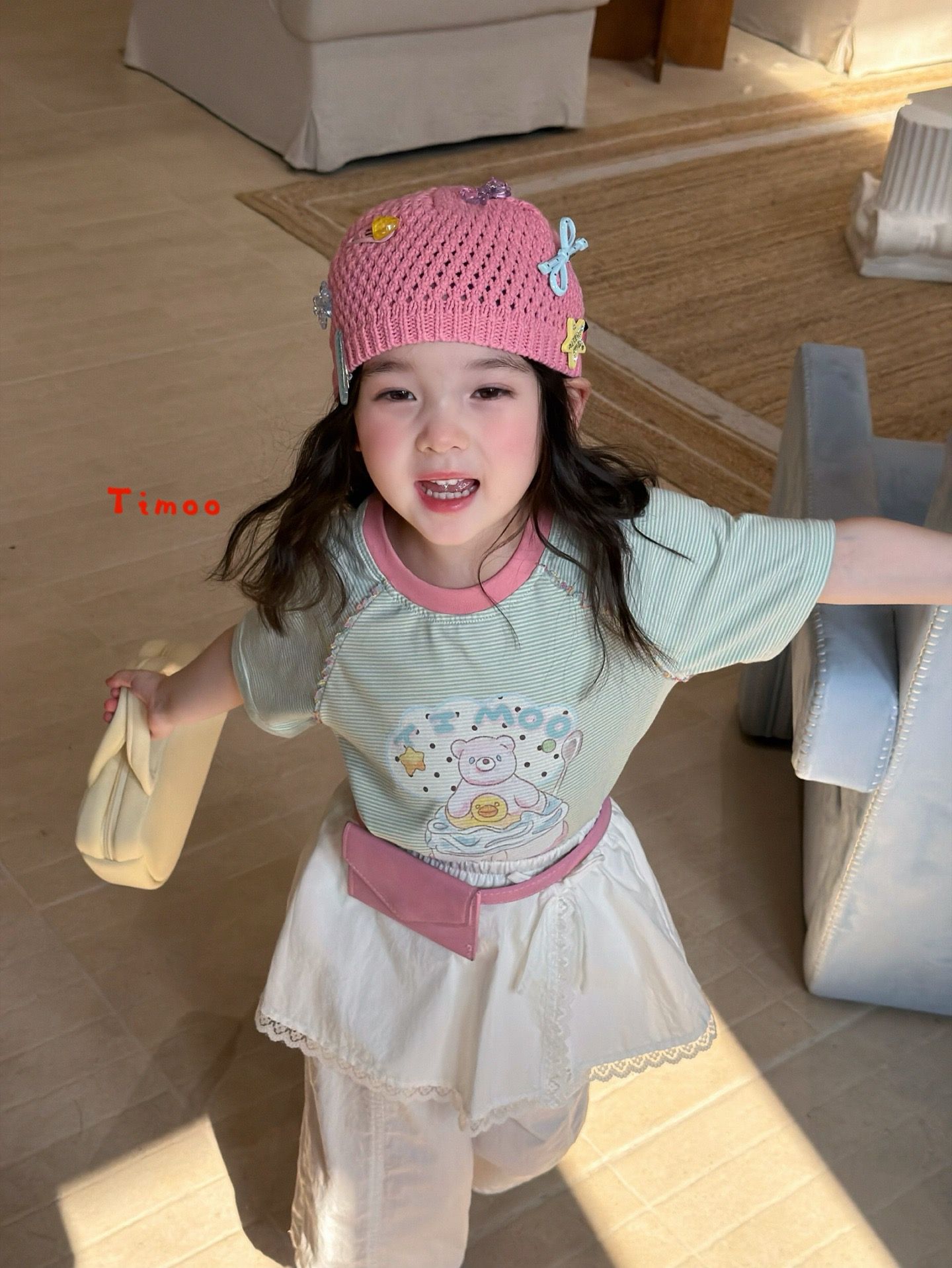 Timoo Gấu hồng Vịt vàng - Quần trắng mix yếm