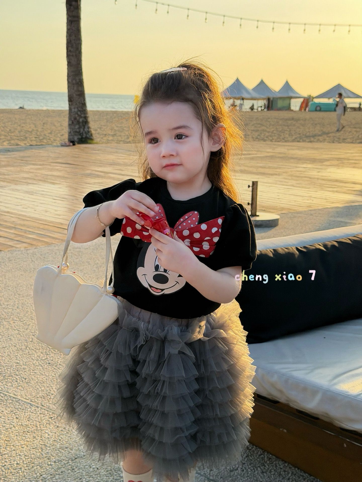 Cheng Xiao - Áo phông đen Minie Mouse