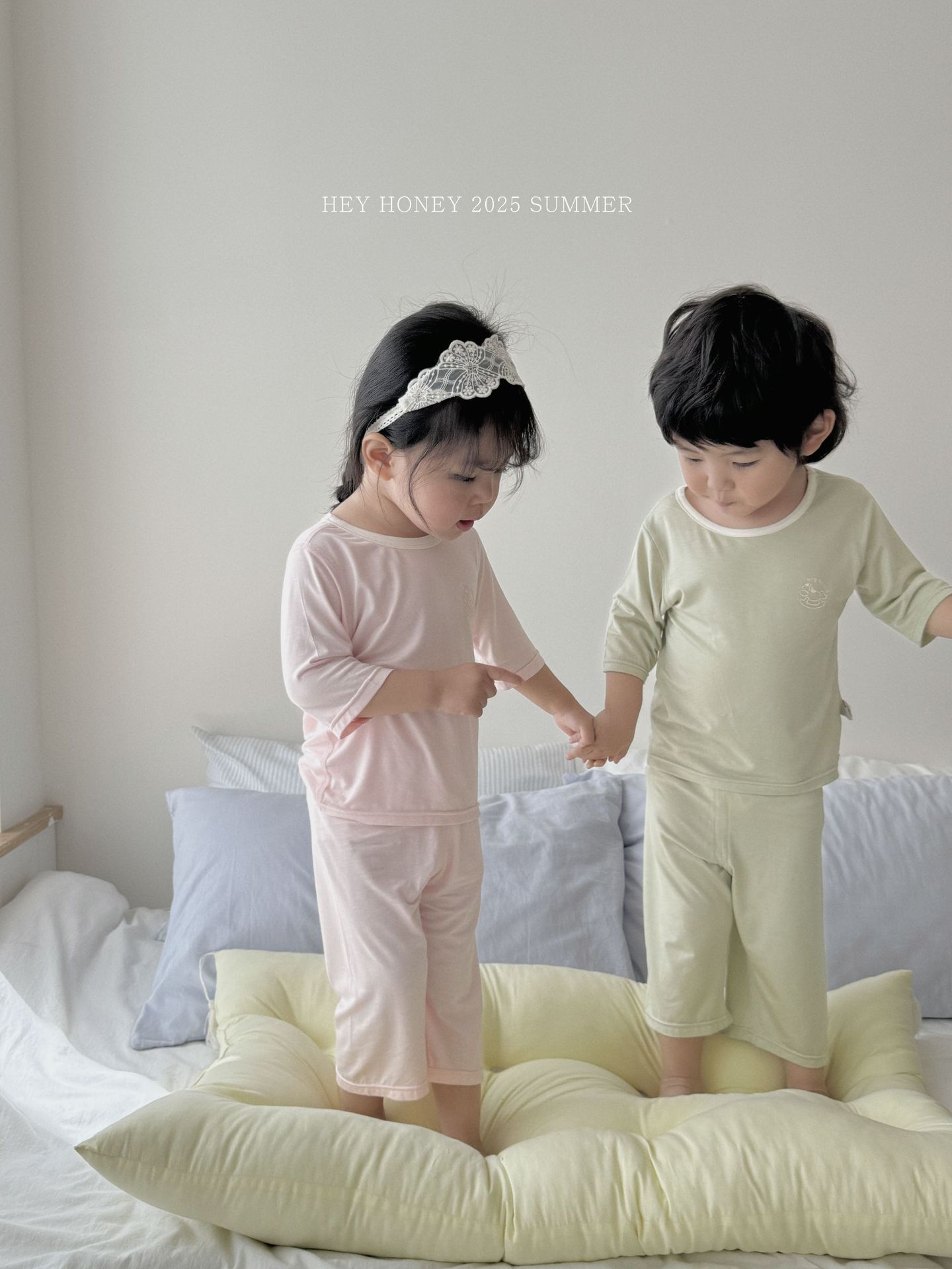 Bộ homewear Hey Honey dáng lửng logo