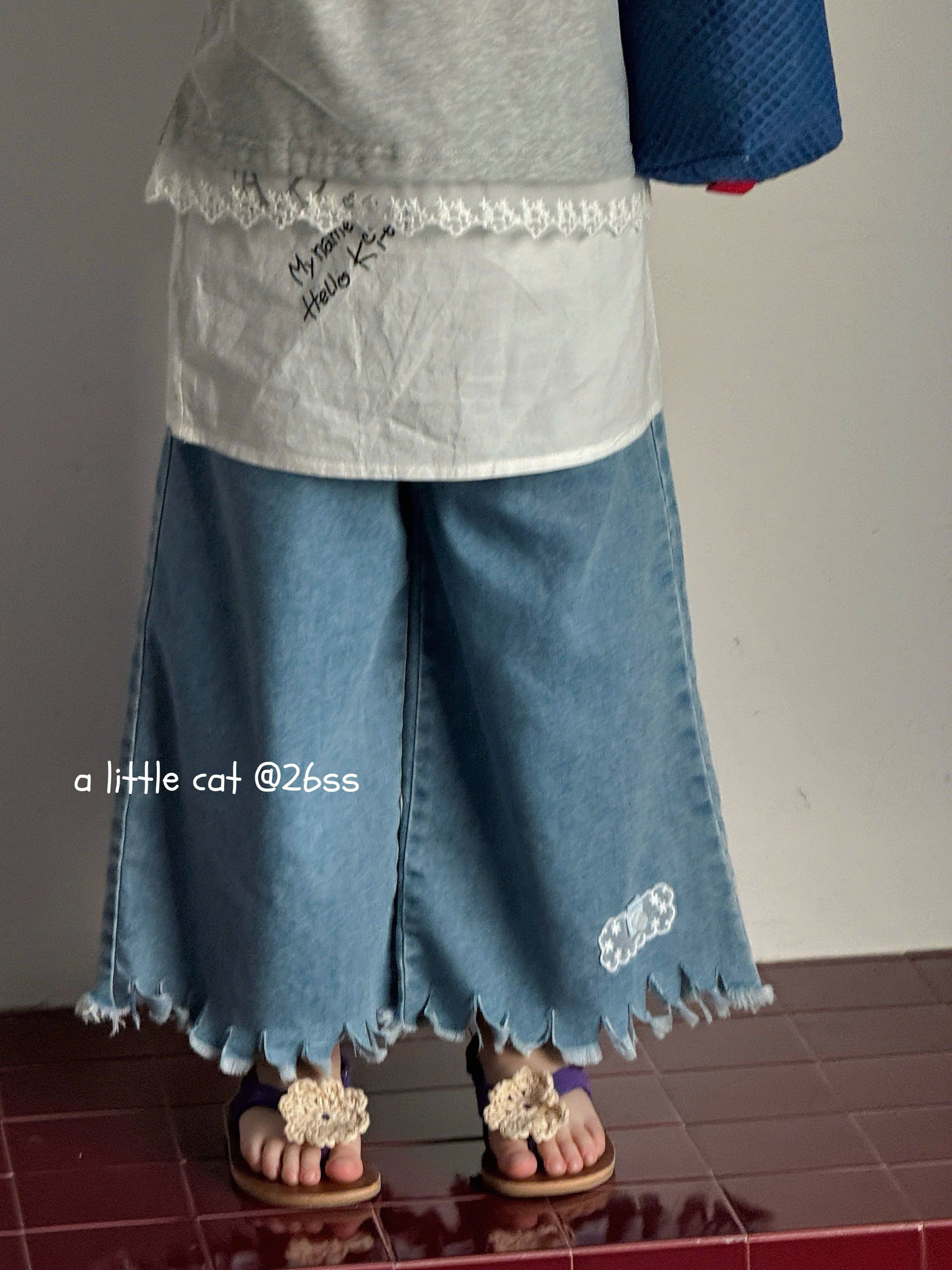 A Little Cat - Quần denim gấu tua rua