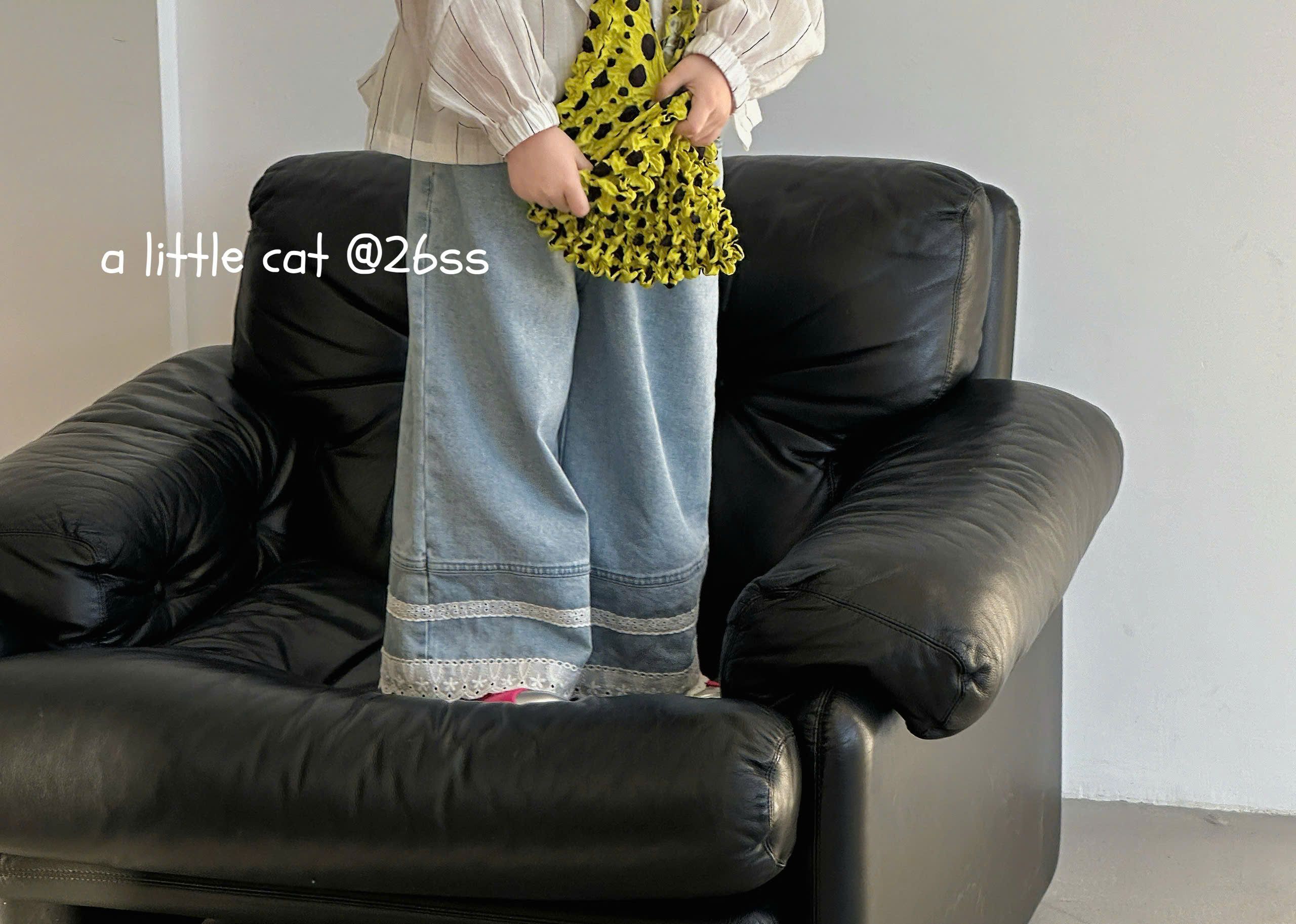 A Little Cat - Quần denim double Ruffles
